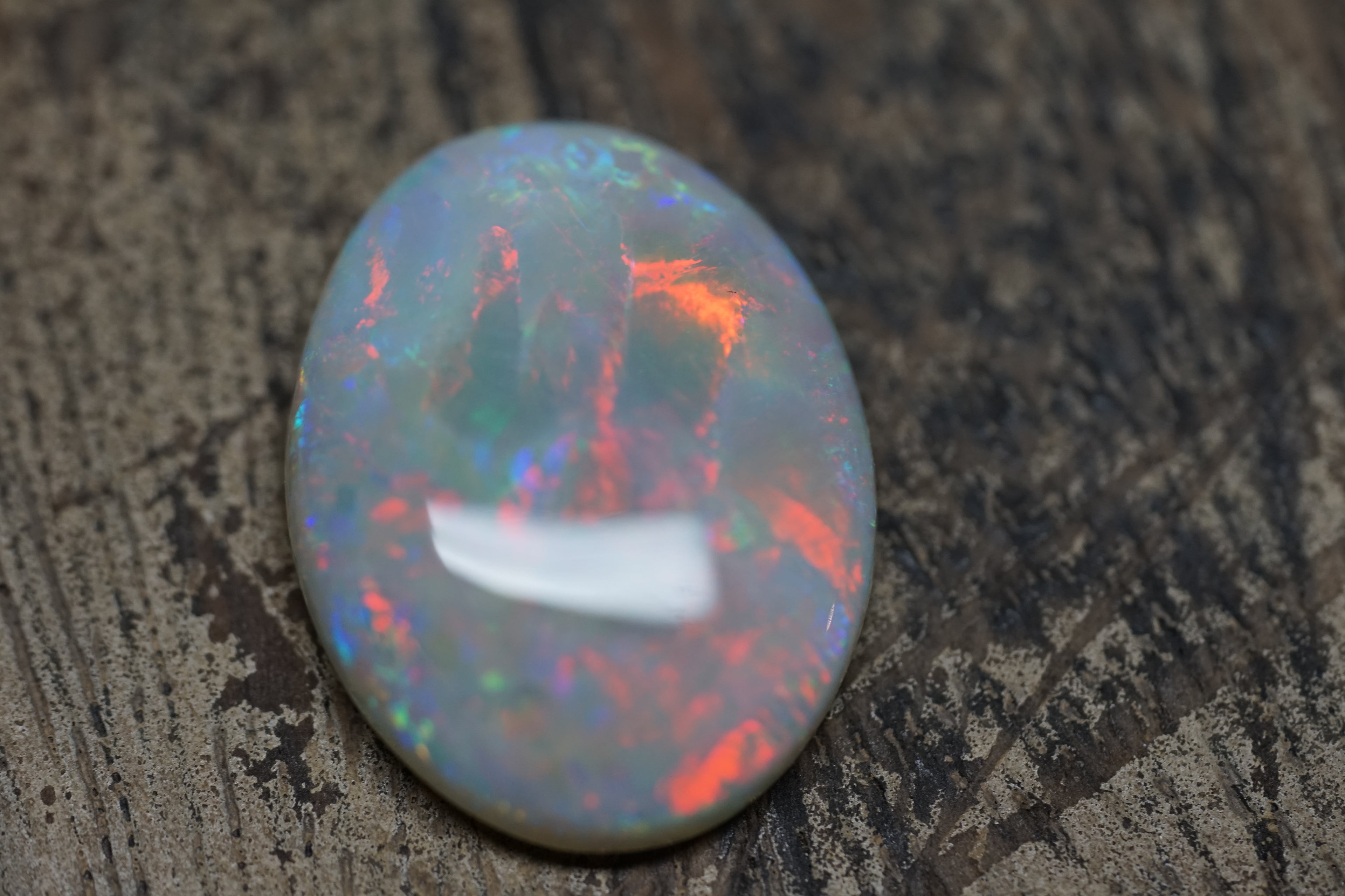 Dead Horse Gully Red Oval Gem - 9.4 Carats. 0032