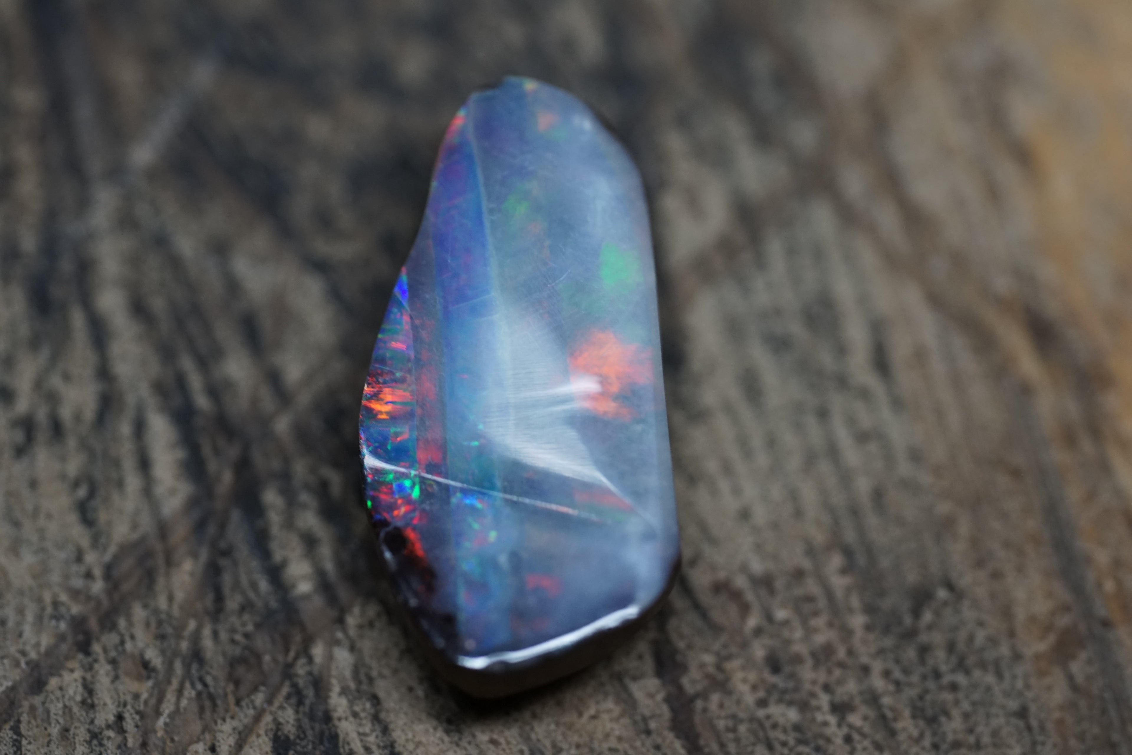 Boulder Freeform with Red Stripe - 9 Carats 0099