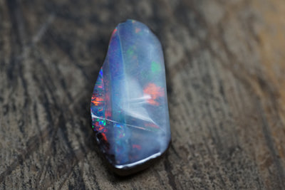 Boulder Freeform with Red Stripe - 9 Carats 0099