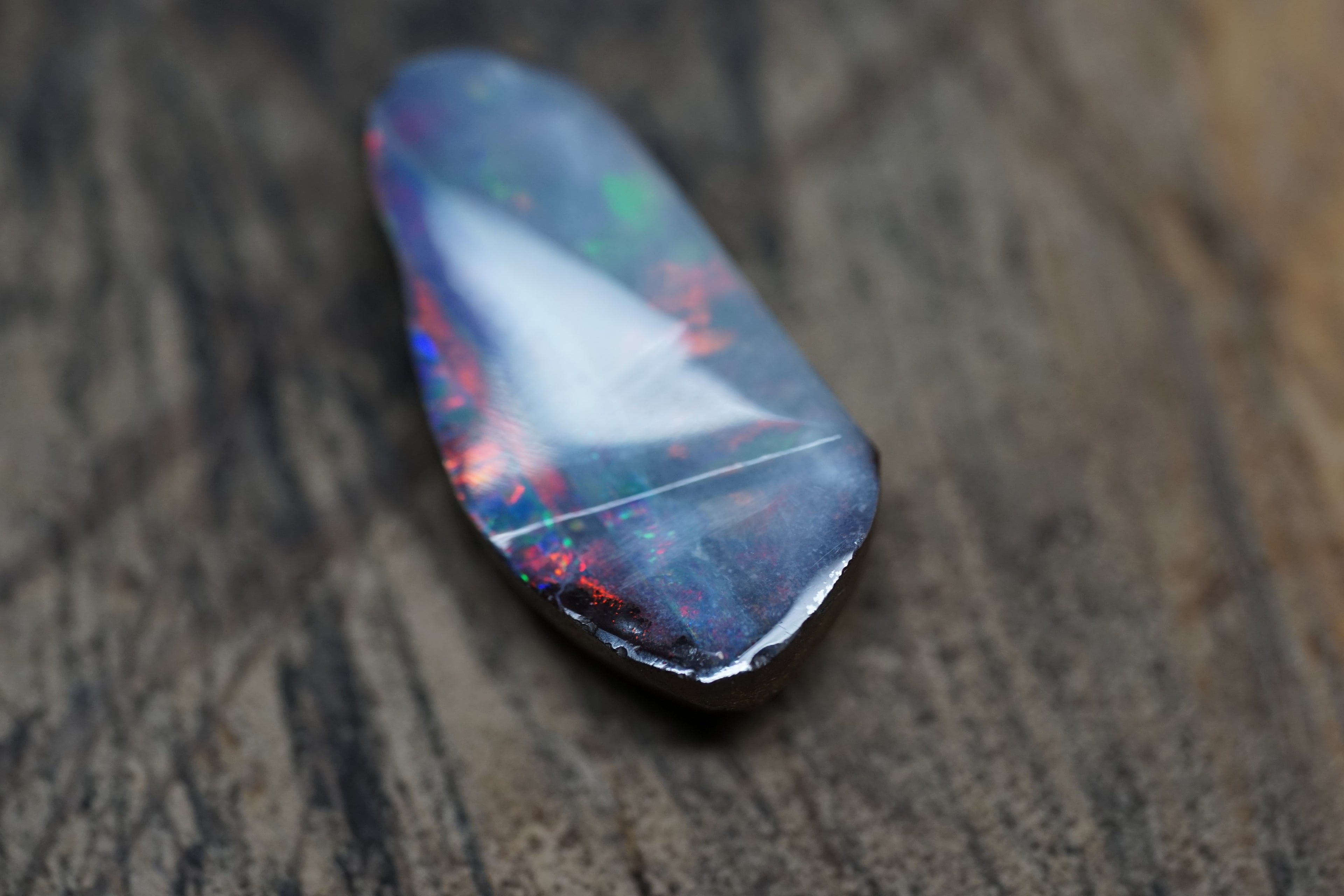 Boulder Freeform with Red Stripe - 9 Carats 0099