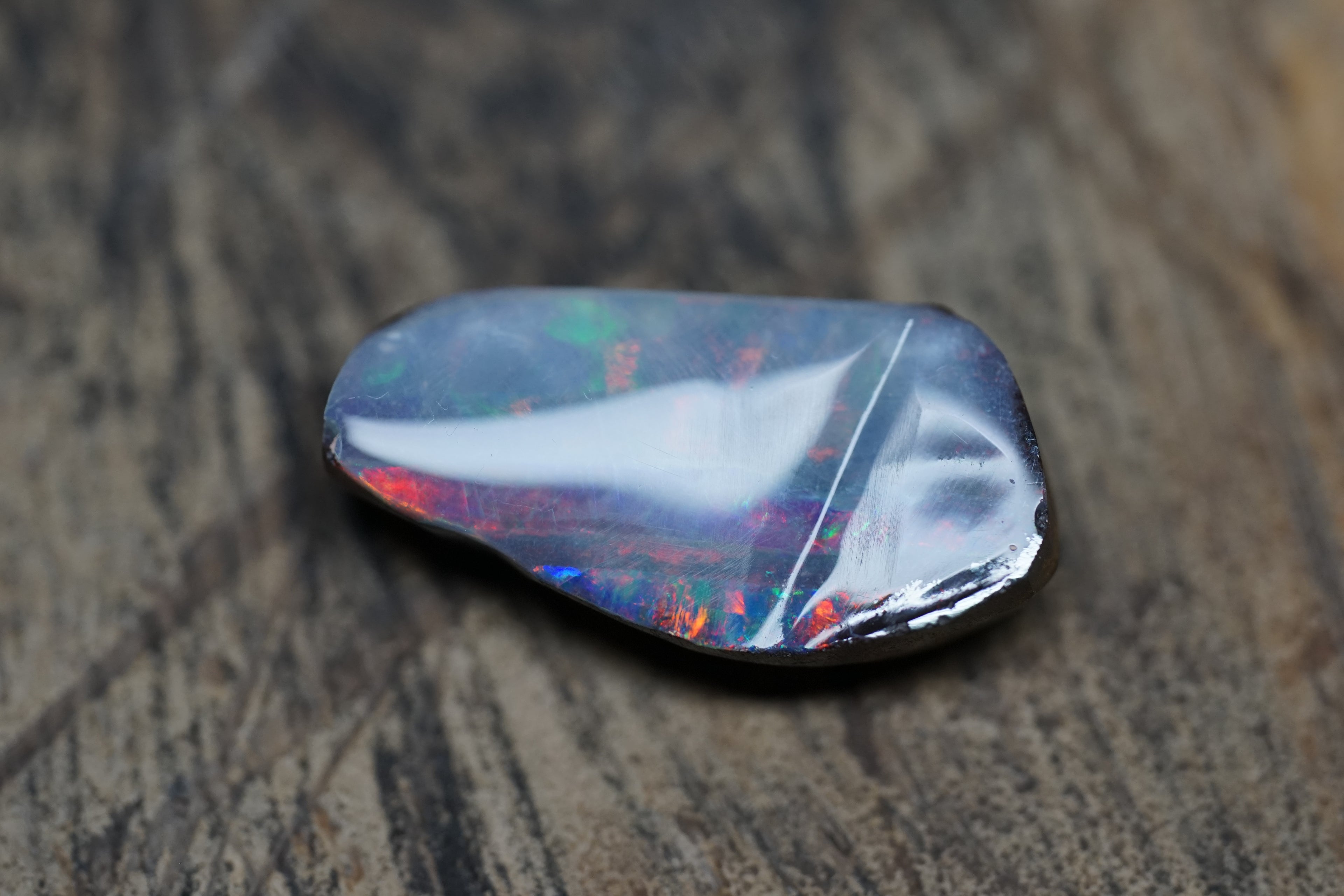 Boulder Freeform with Red Stripe - 9 Carats 0099