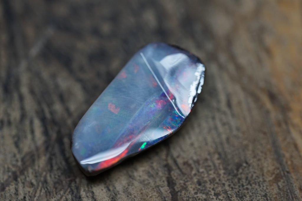Boulder Freeform with Red Stripe - 9 Carats 0099