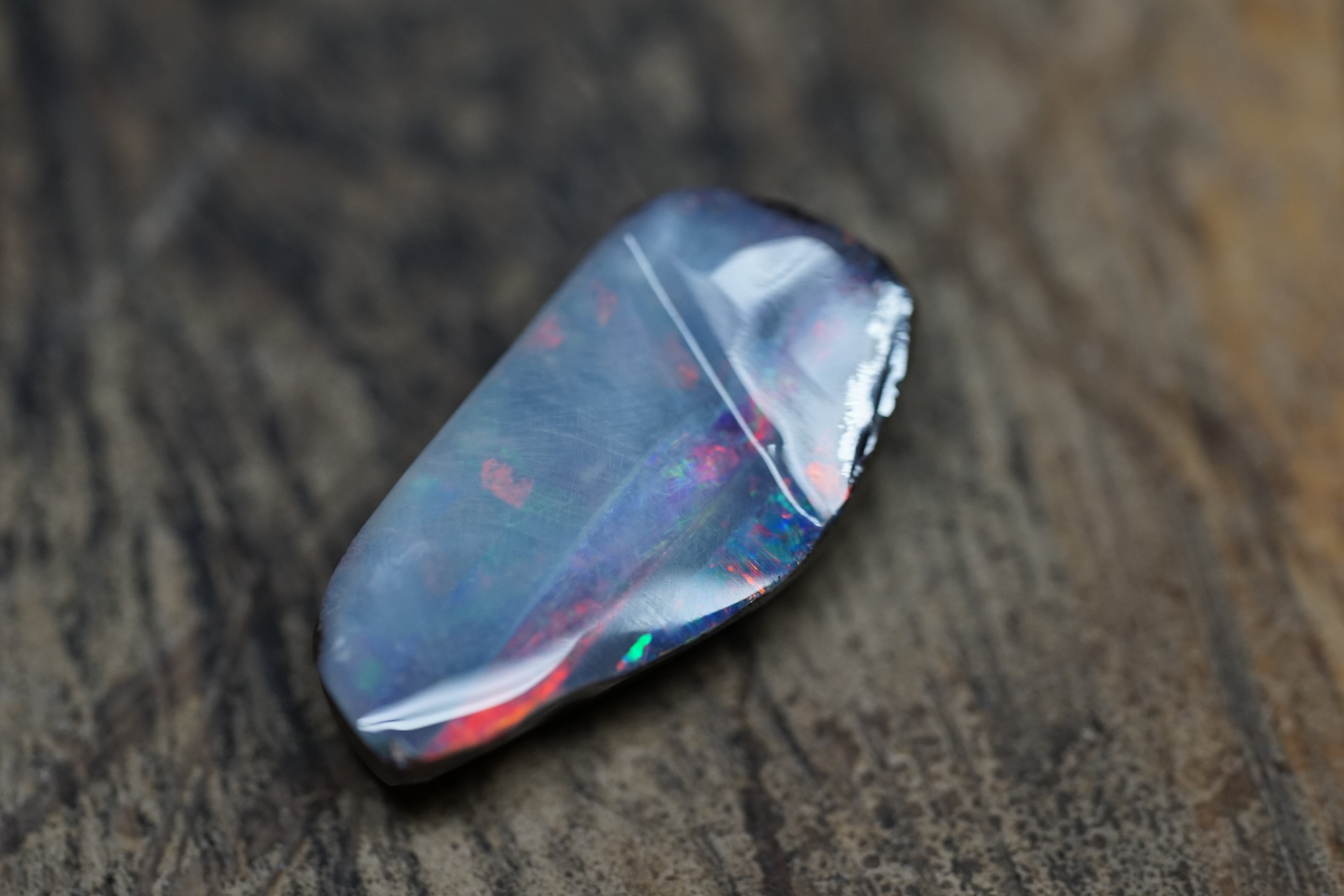 Boulder Freeform with Red Stripe - 9 Carats 0099