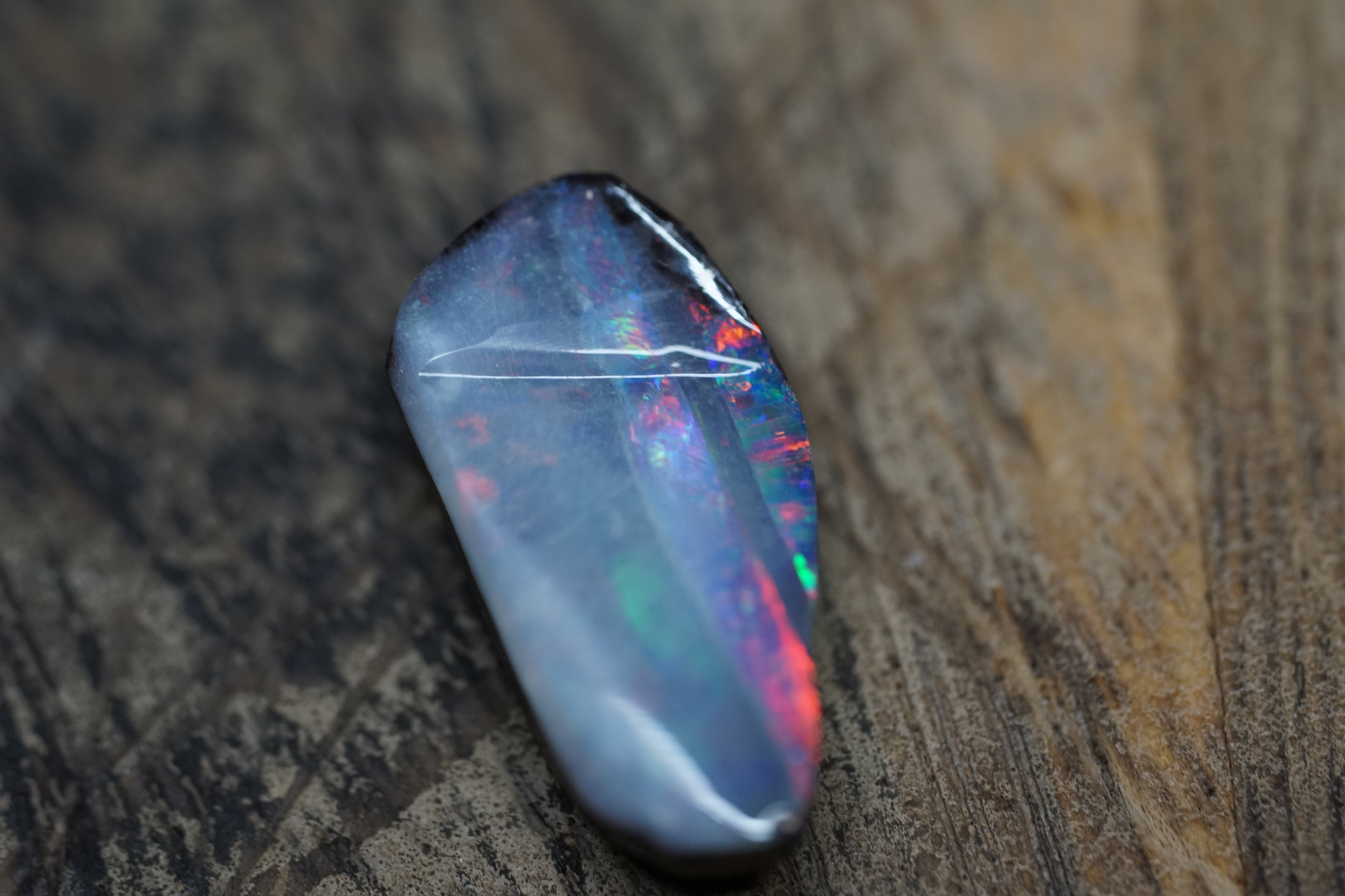Boulder Freeform with Red Stripe - 9 Carats 0099