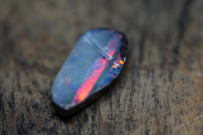 Boulder Freeform with Red Stripe - 9 Carats 0099