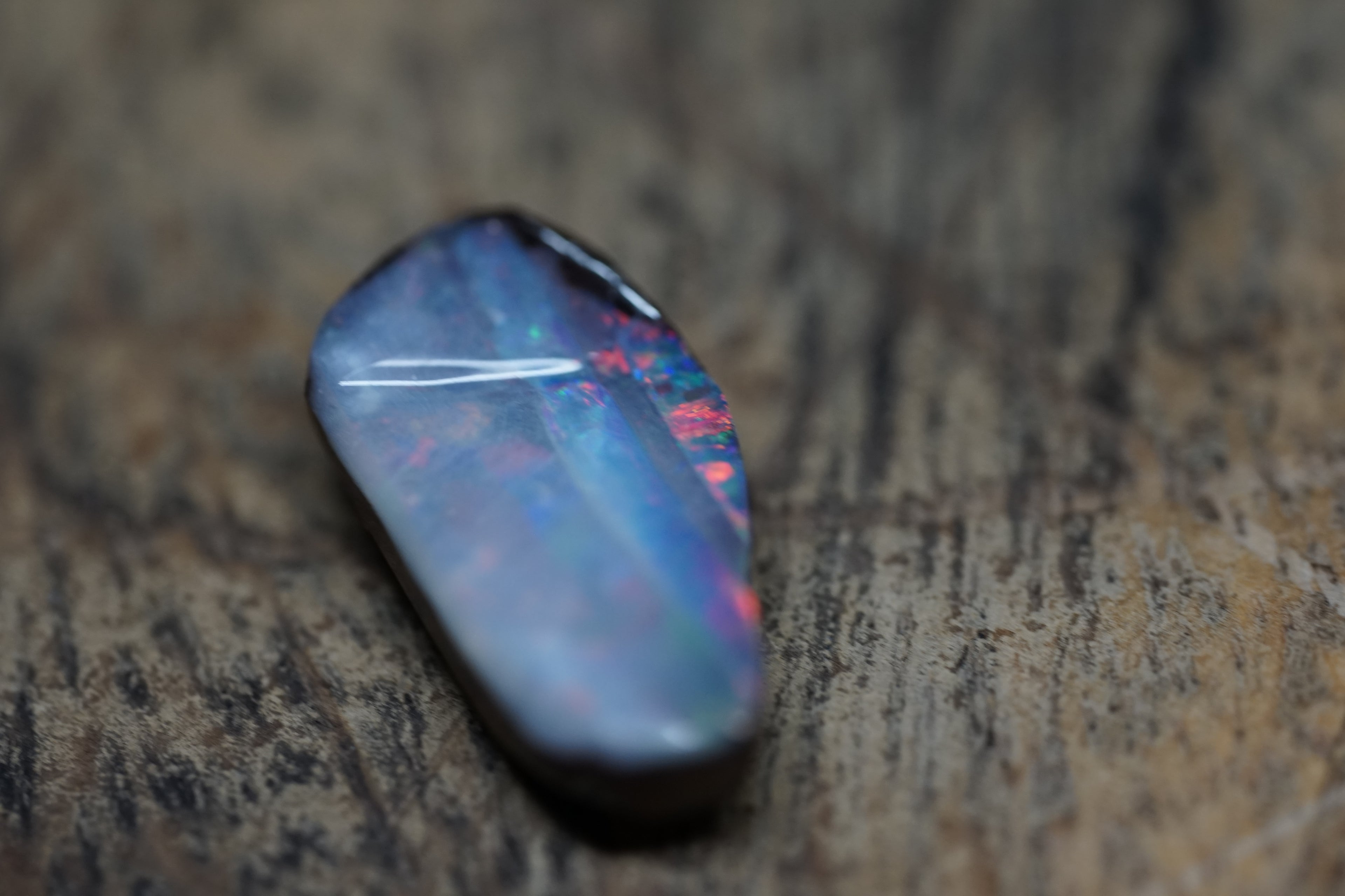 Boulder Freeform with Red Stripe - 9 Carats 0099