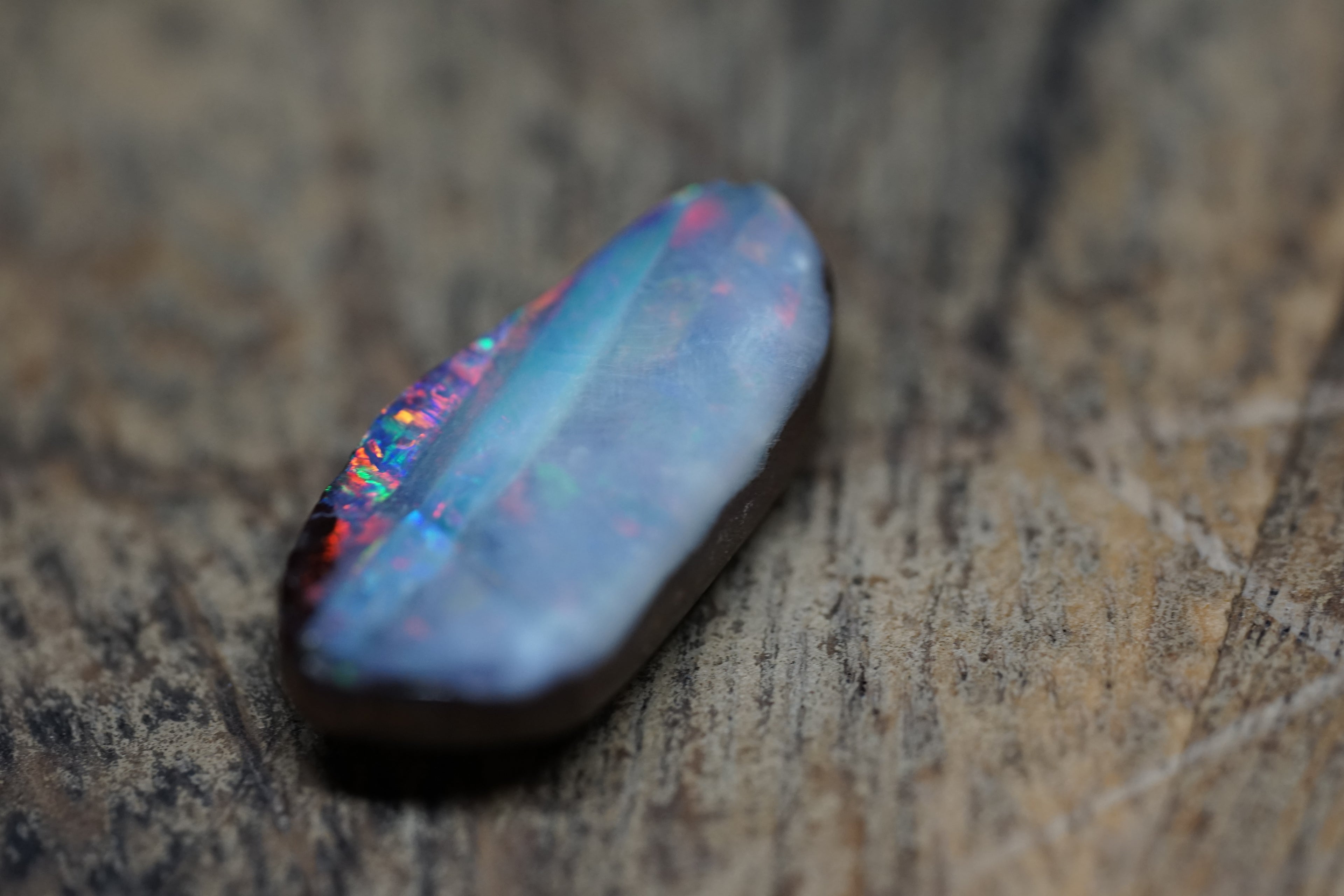 Boulder Freeform with Red Stripe - 9 Carats 0099