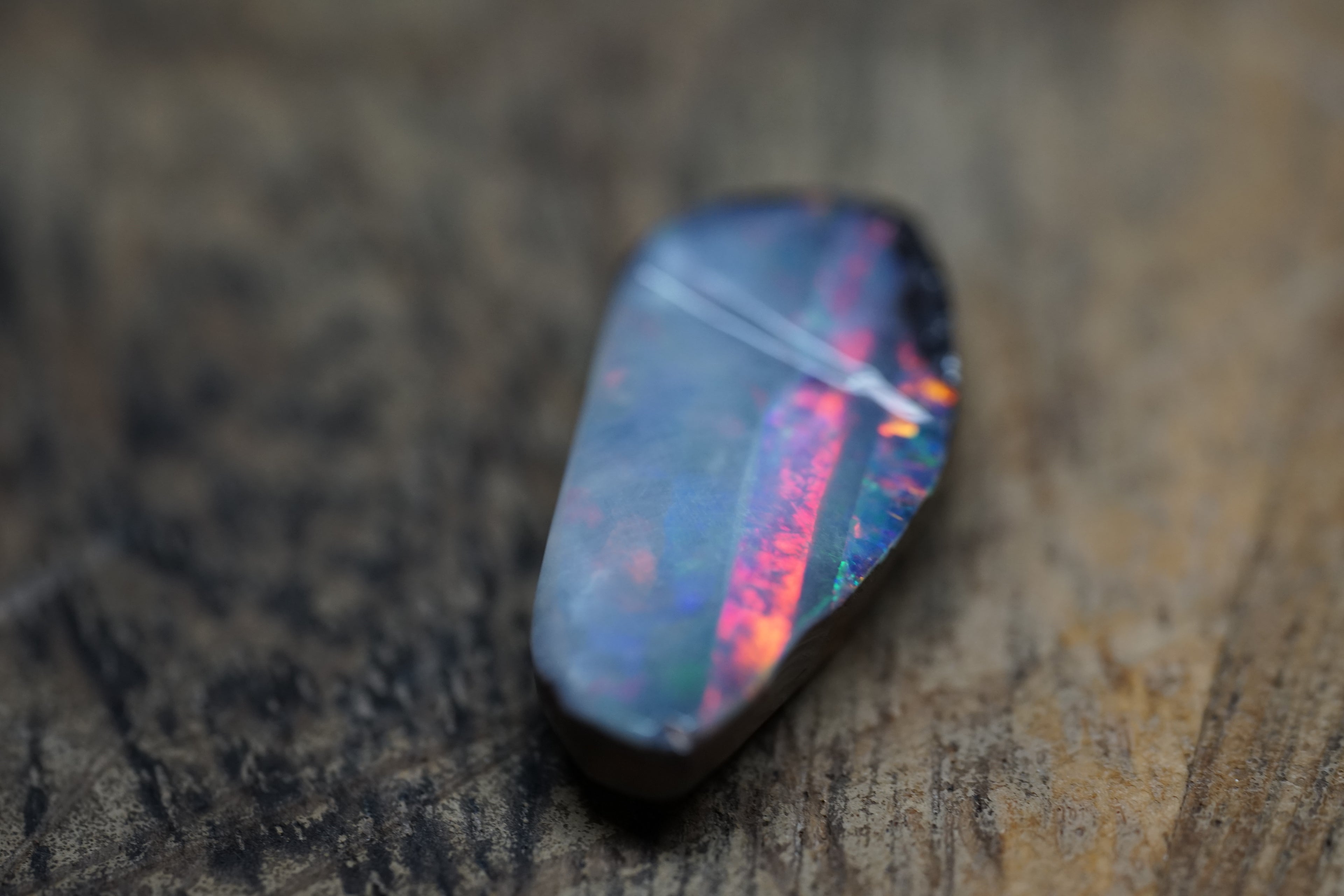 Boulder Freeform with Red Stripe - 9 Carats 0099