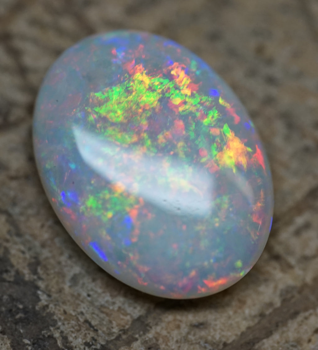Double Sided - Lightning Ridge Oval Gem - 2.6 Carats. 0033
