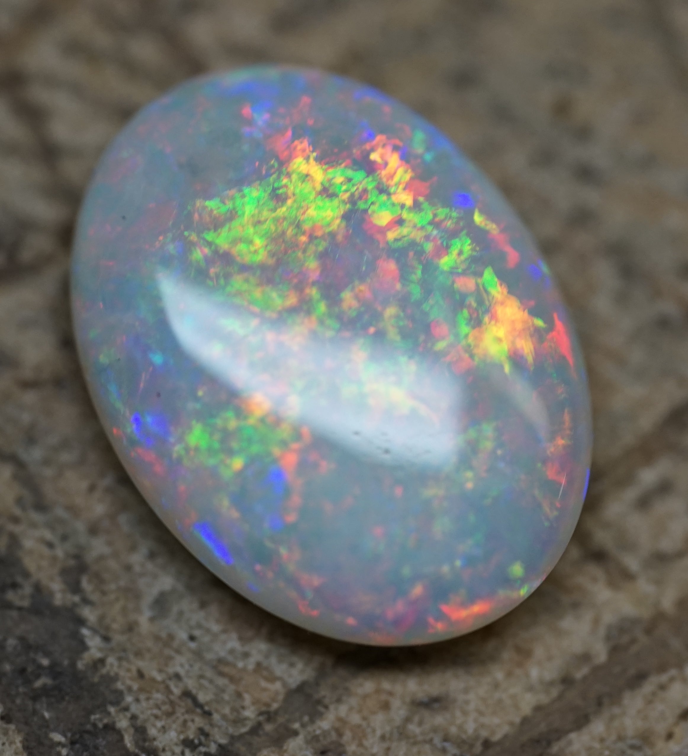 Double Sided - Lightning Ridge Oval Gem - 2.6 Carats. 0033