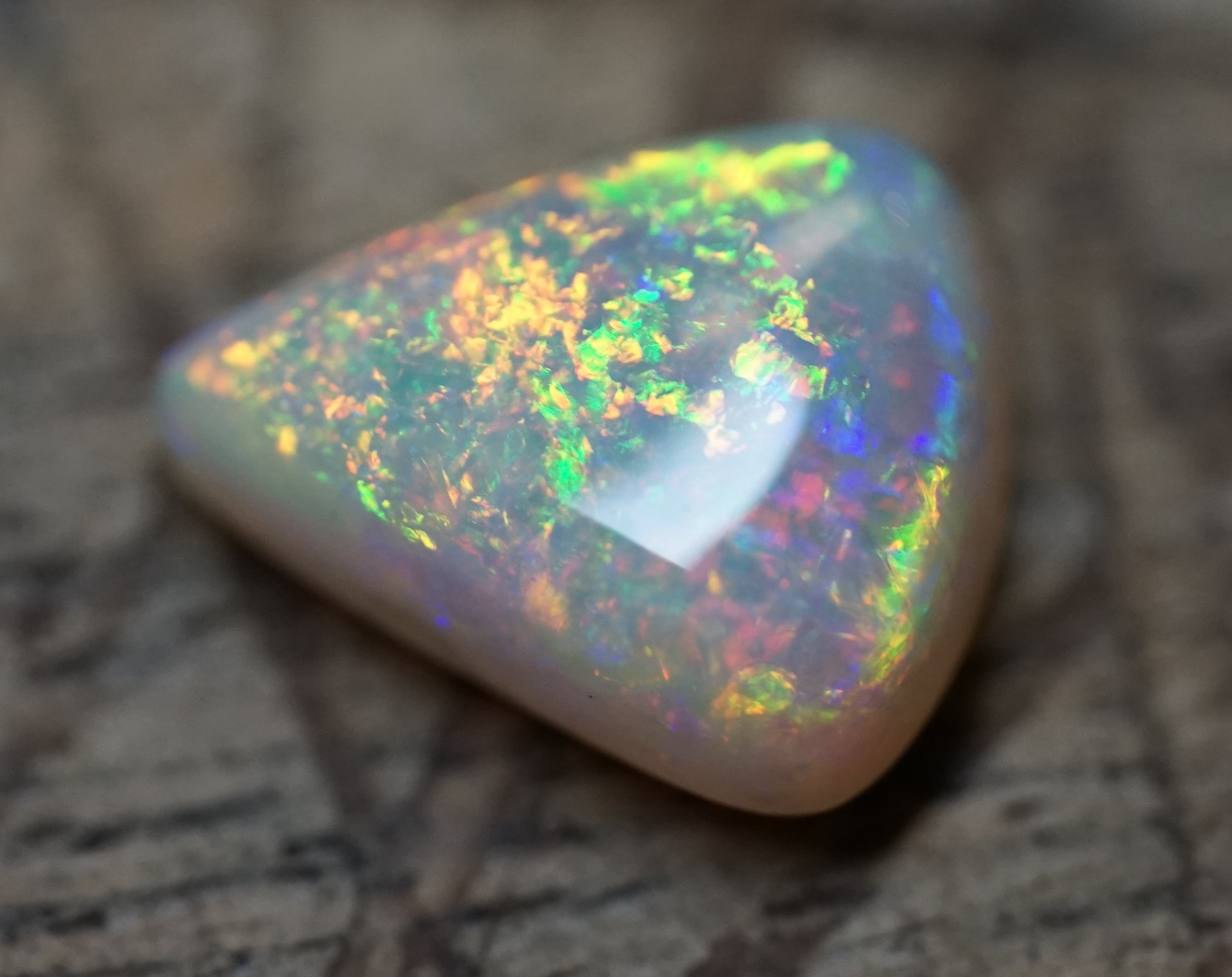 Golden Lightning Ridge High Dome Gem - 2.4 Carats. 0035