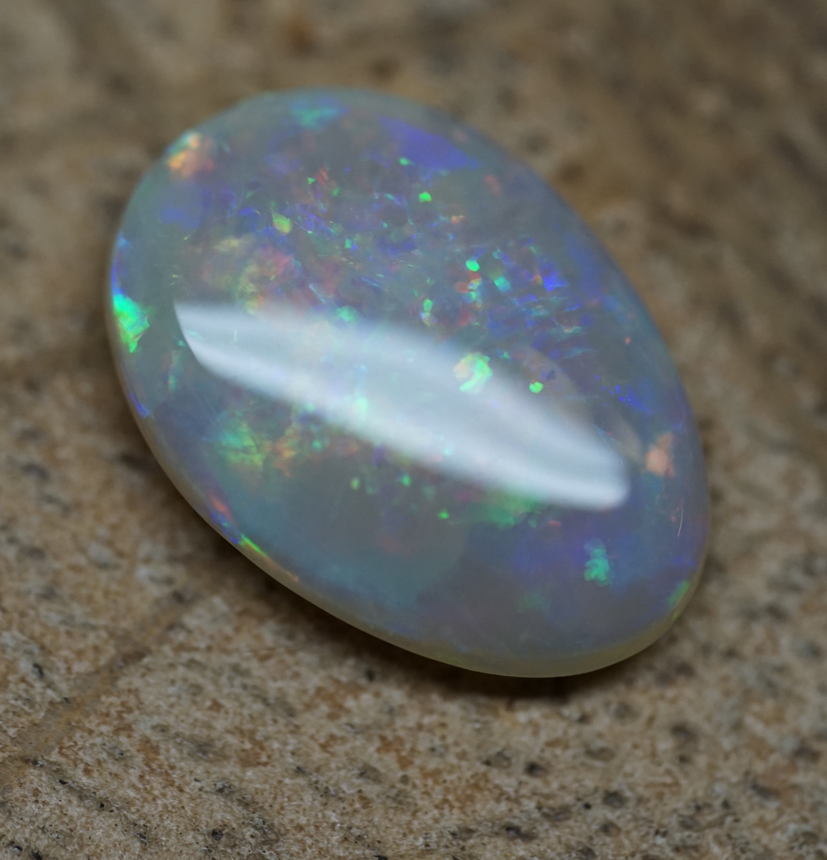Dark Crystal Mintabie Oval - 2.9 Carats. 0030