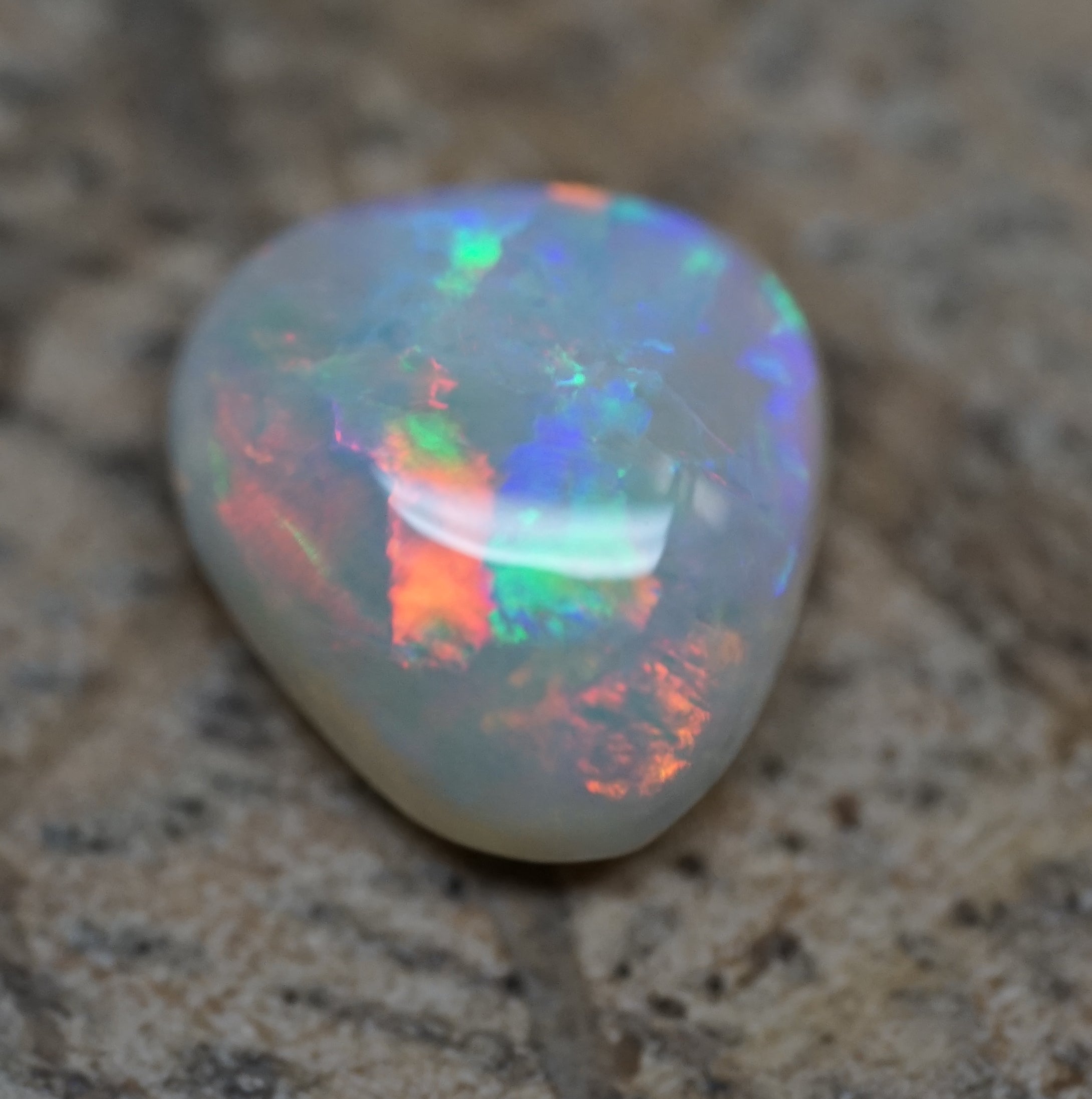 Mintabie Triangular Shaped Gem - 1.4 Carats. 0076