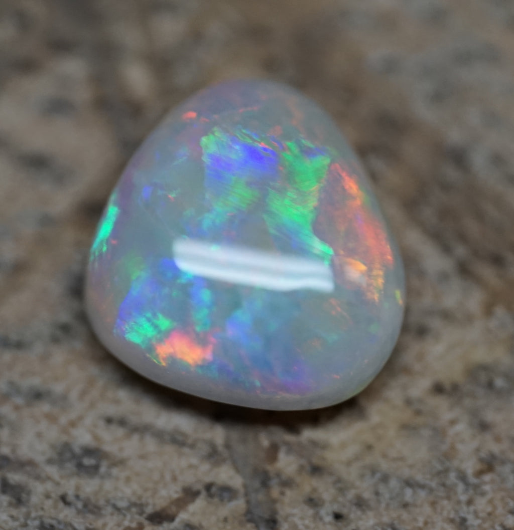 Mintabie Triangular Shaped Gem - 1.4 Carats. 0076