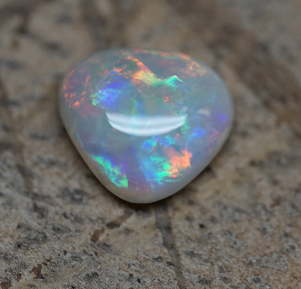Mintabie Triangular Shaped Gem - 1.4 Carats. 0076