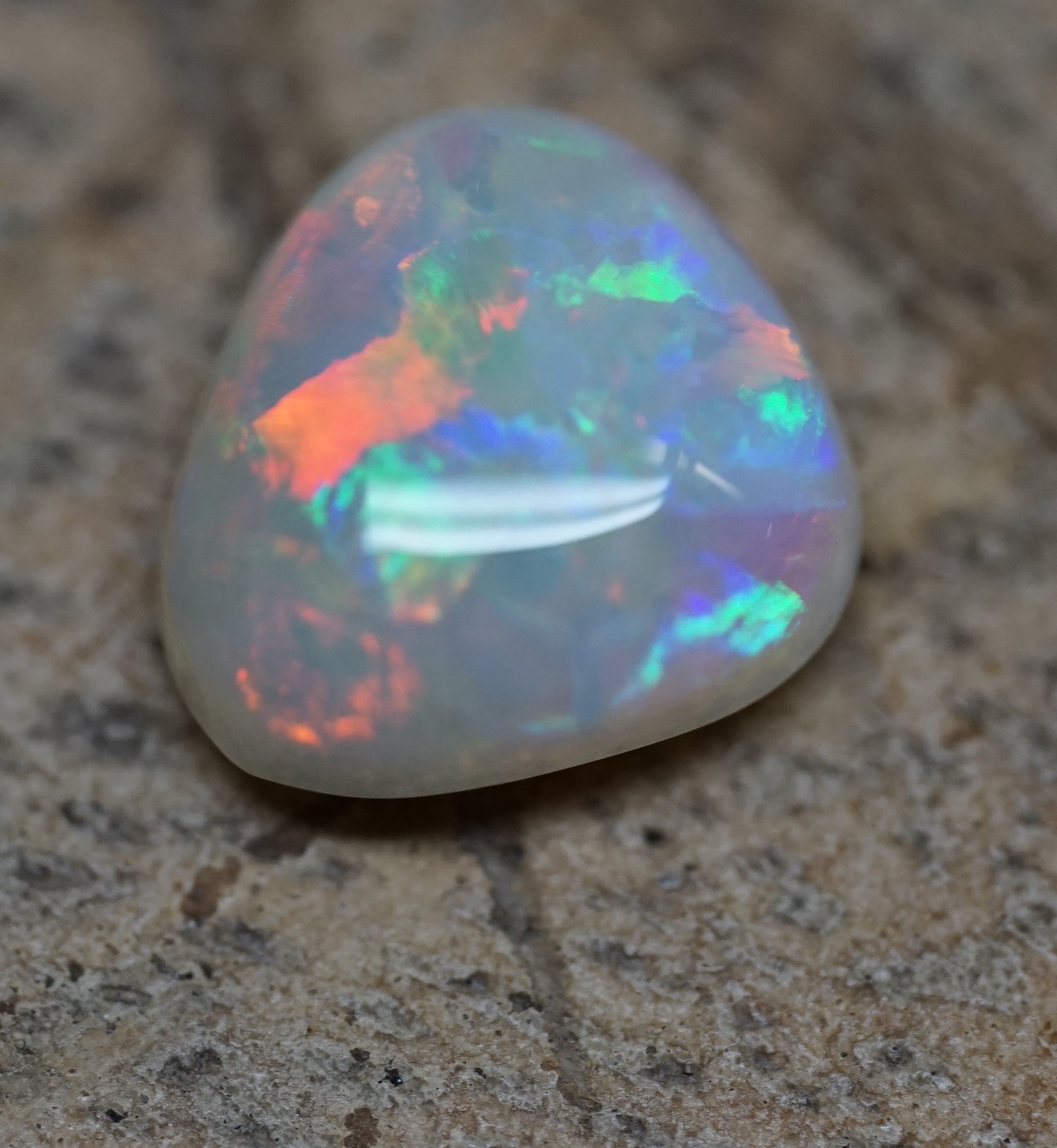 Mintabie Triangular Shaped Gem - 1.4 Carats. 0076