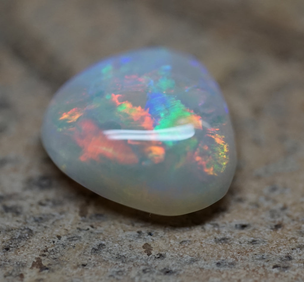 Mintabie Triangular Shaped Gem - 1.4 Carats. 0076