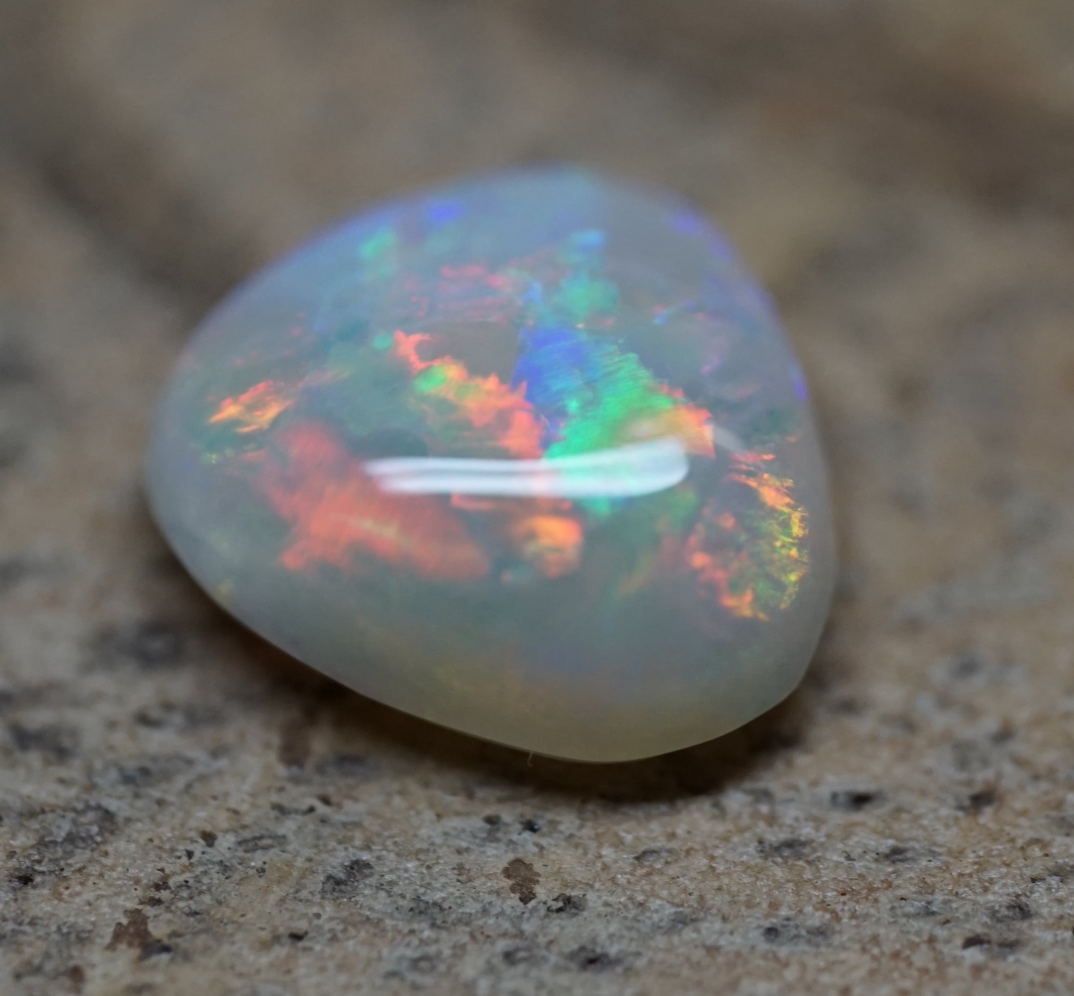 Mintabie Triangular Shaped Gem - 1.4 Carats. 0076