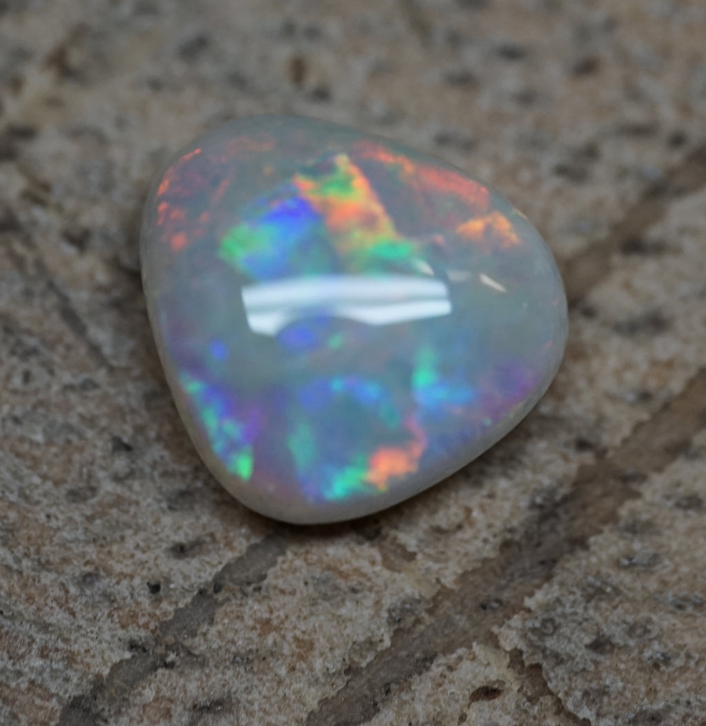 Mintabie Triangular Shaped Gem - 1.4 Carats. 0076