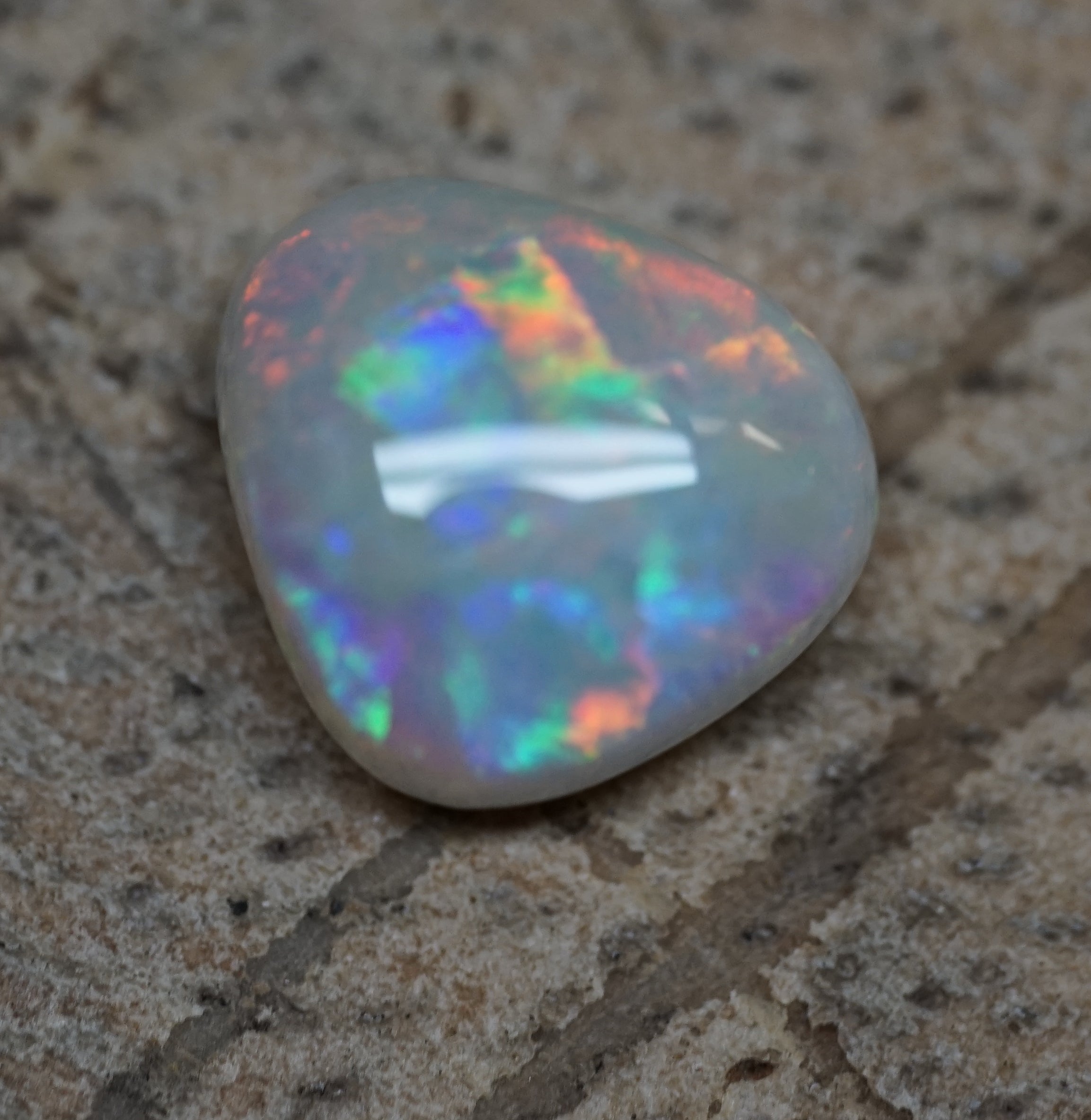 Mintabie Triangular Shaped Gem - 1.4 Carats. 0076