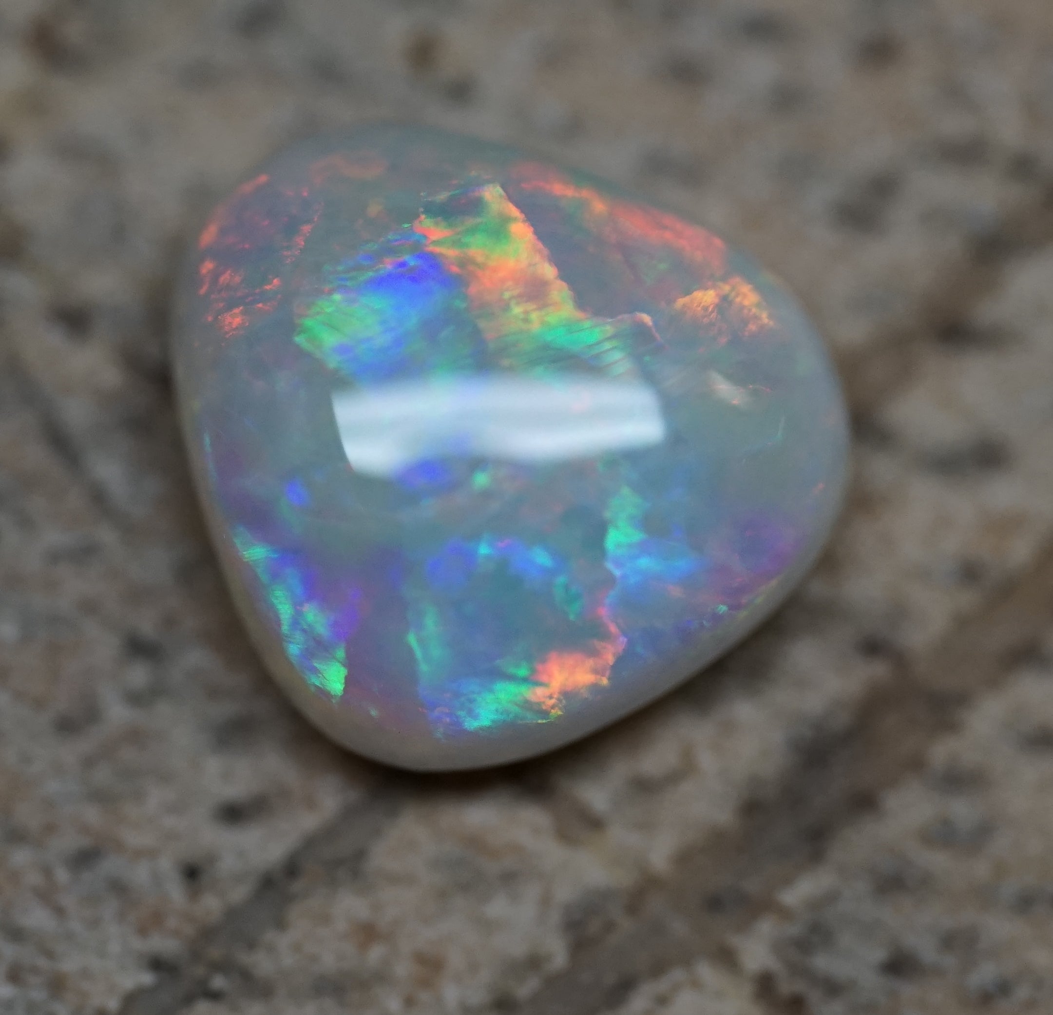 Mintabie Triangular Shaped Gem - 1.4 Carats. 0076
