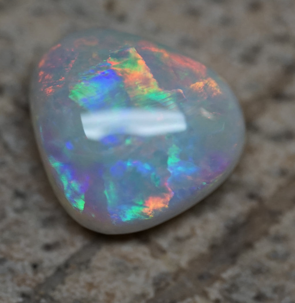 Mintabie Triangular Shaped Gem - 1.4 Carats. 0076