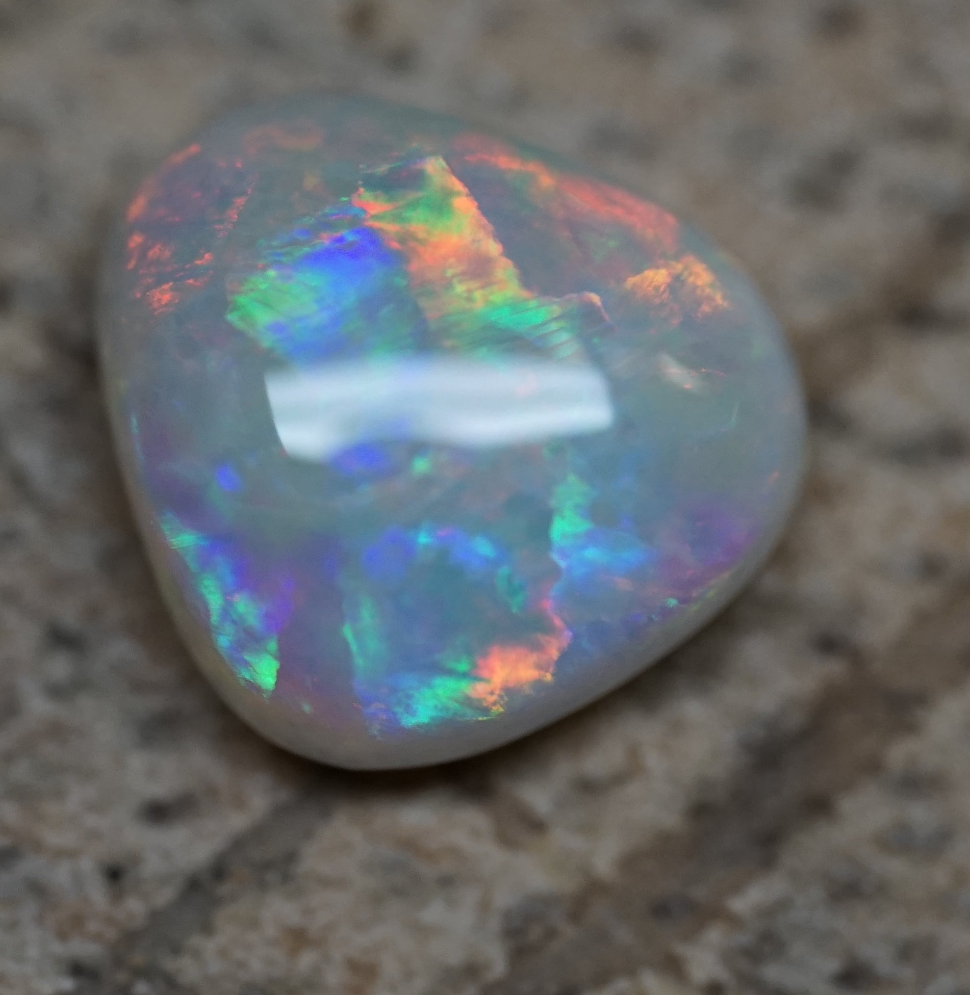 Mintabie Triangular Shaped Gem - 1.4 Carats. 0076