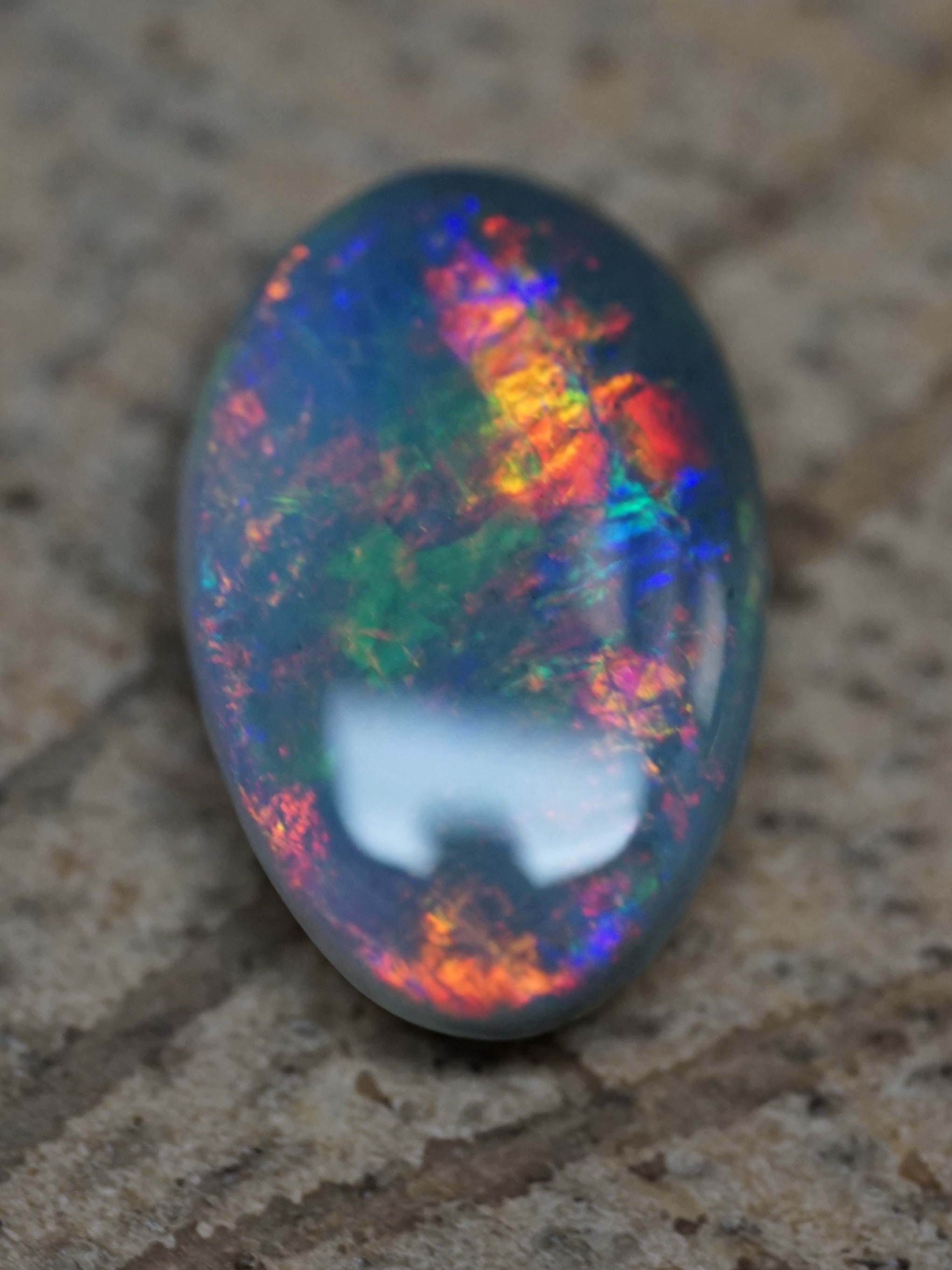 Mintabie Black Opal - Multi colour - 1.7 Carats. 0060