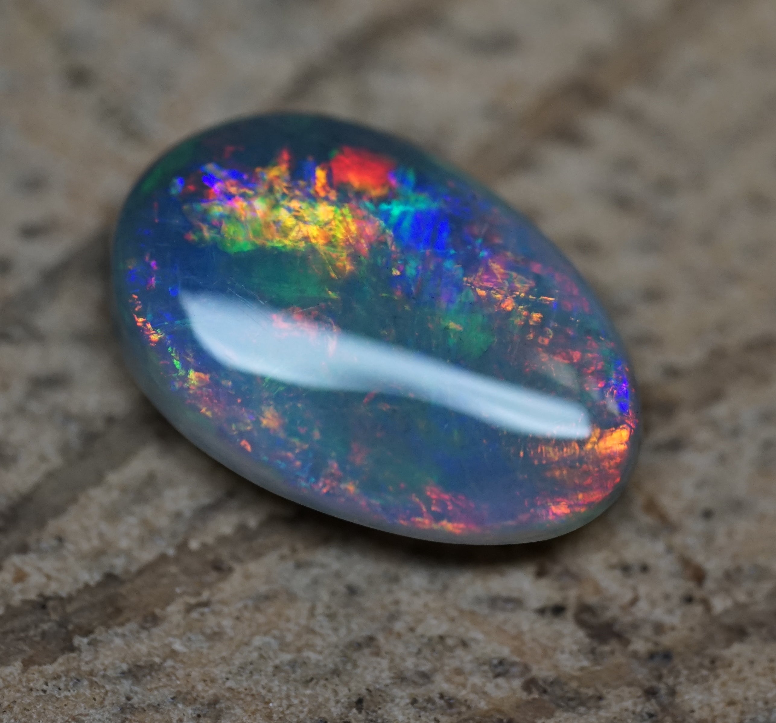 Mintabie Black Opal - Multi colour - 1.7 Carats. 0060