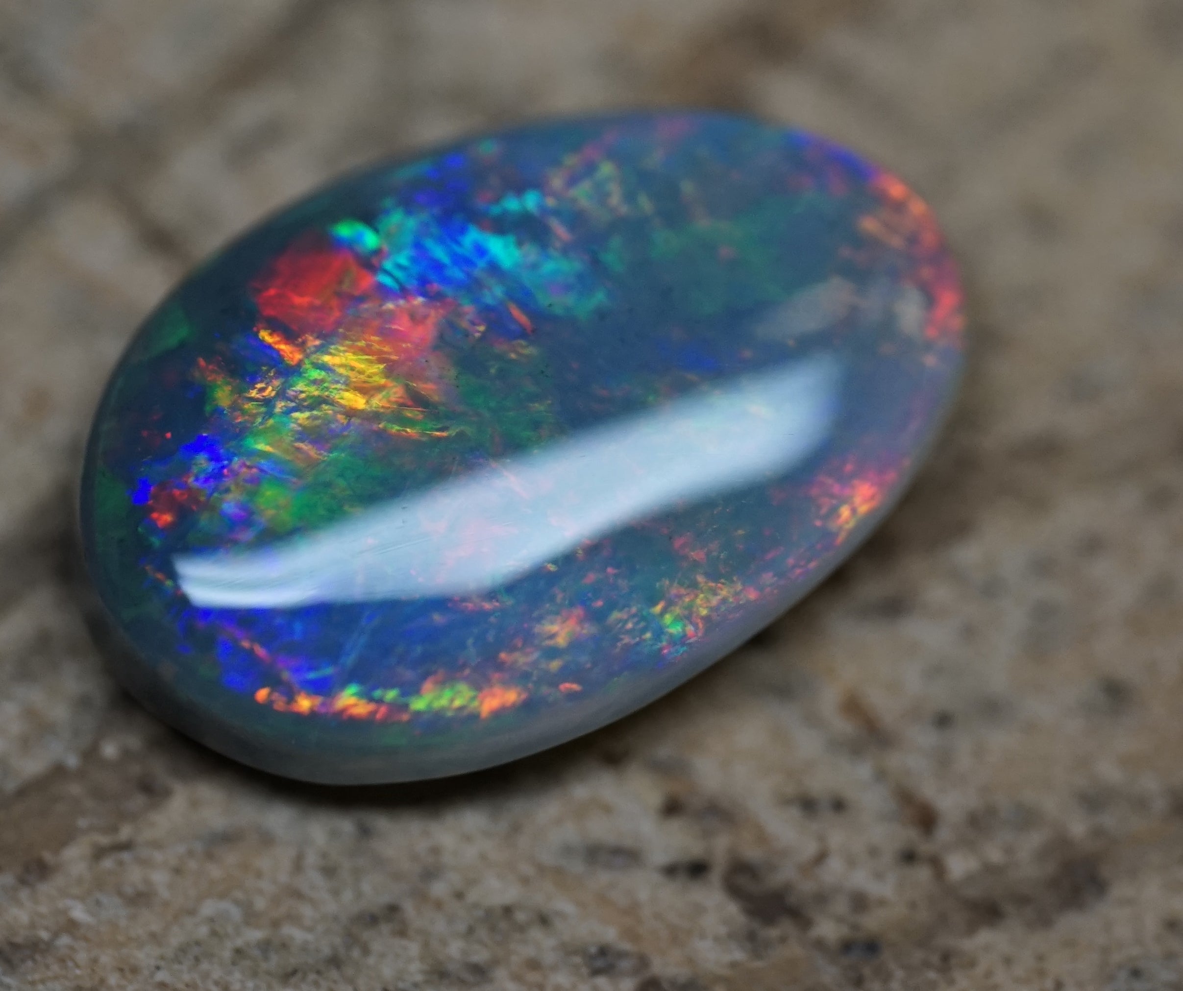 Mintabie Black Opal - Multi colour - 1.7 Carats. 0060