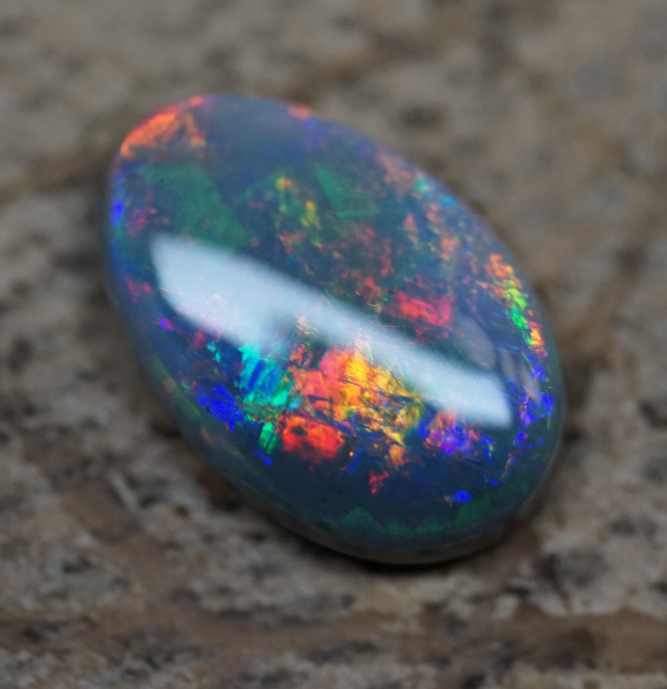 Mintabie Black Opal - Multi colour - 1.7 Carats. 0060