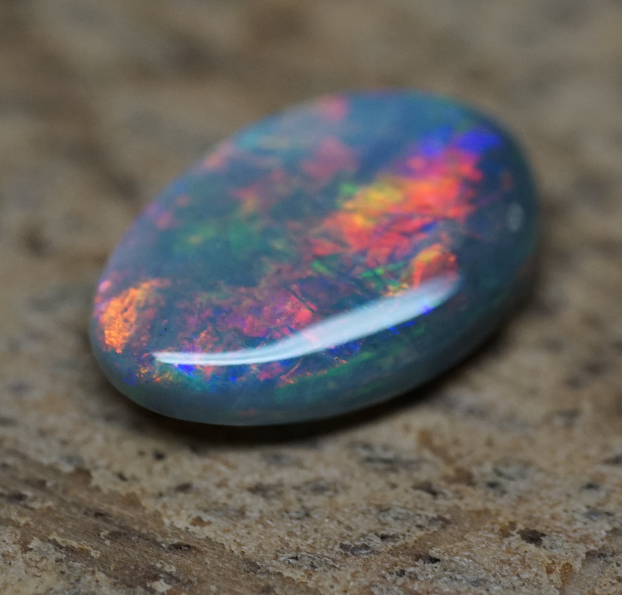 Mintabie Black Opal - Multi colour - 1.7 Carats. 0060