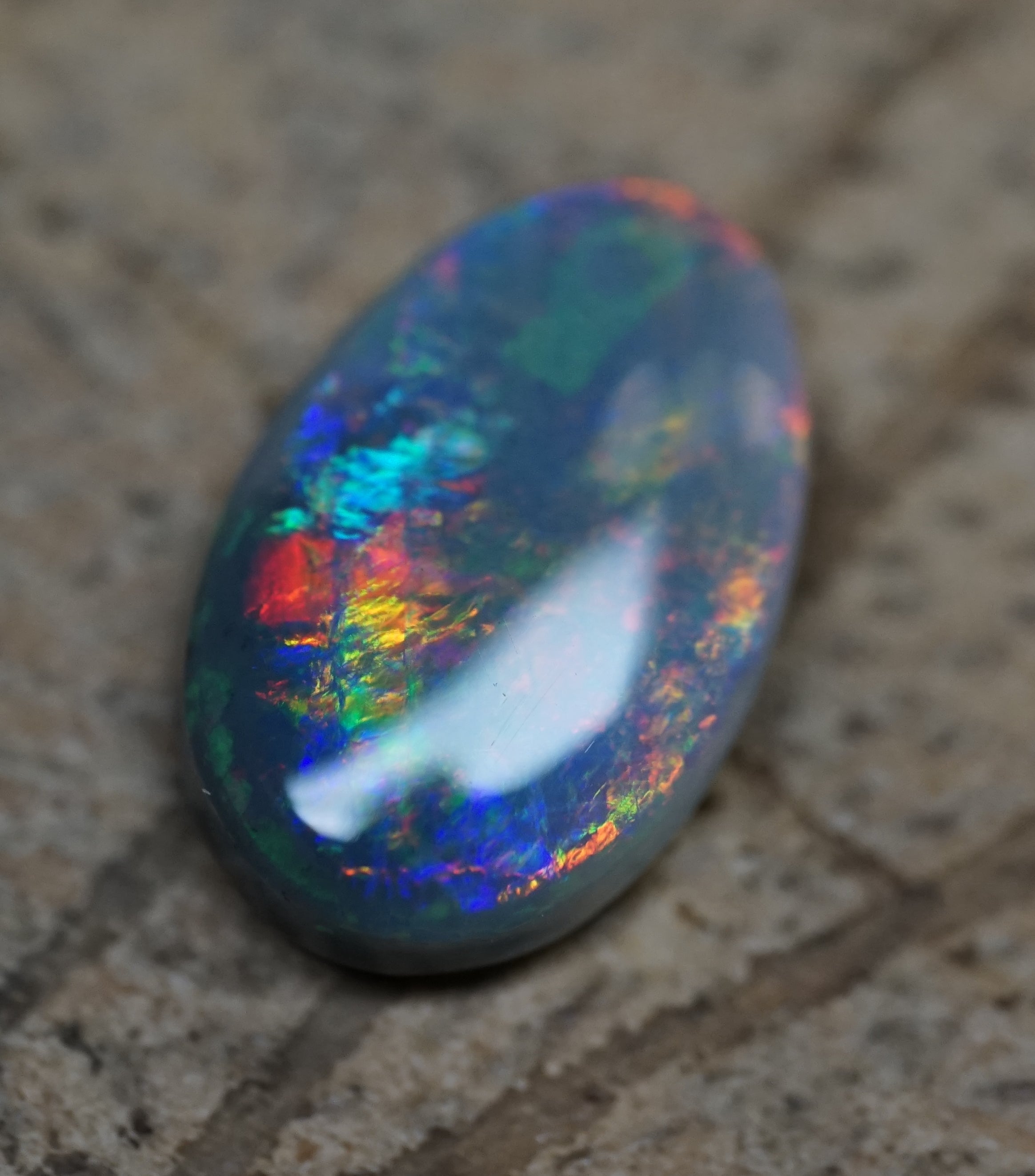 Mintabie Black Opal - Multi colour - 1.7 Carats. 0060