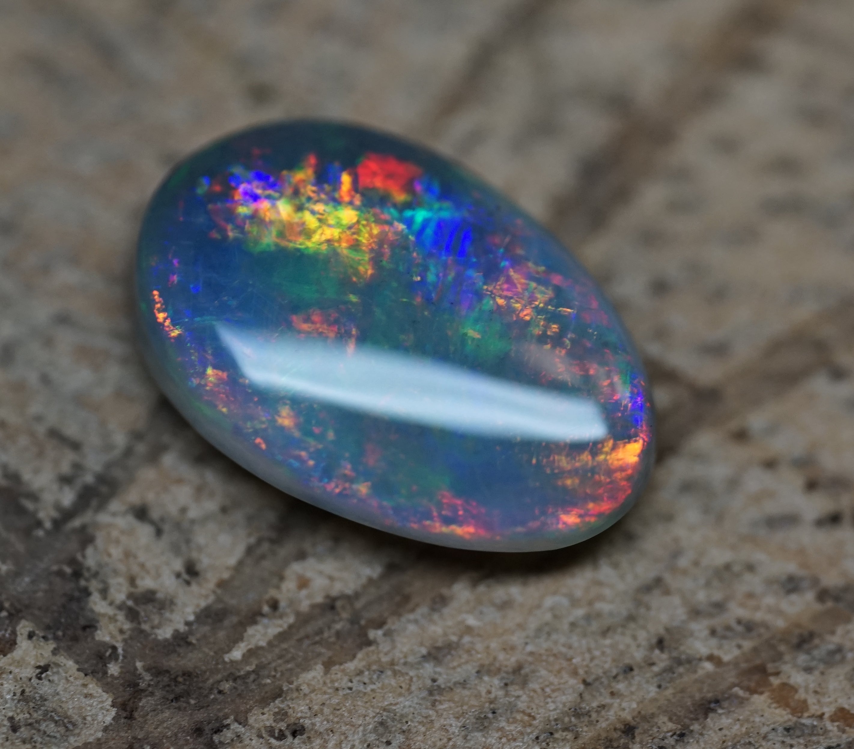 Mintabie Black Opal - Multi colour - 1.7 Carats. 0060