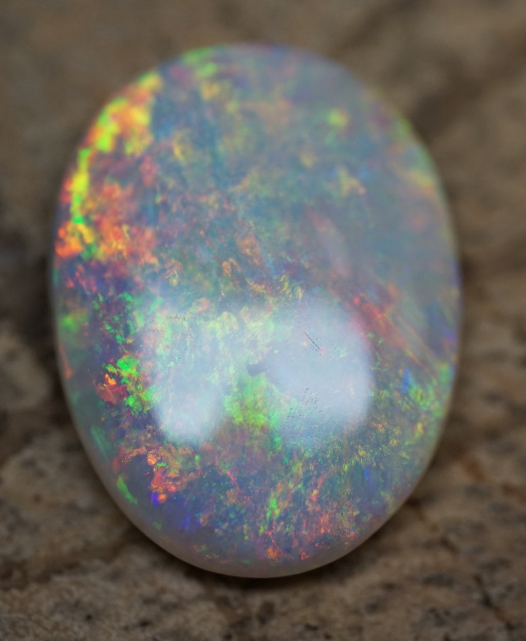 Bright Golden Oval with Red Hues - 5.4 Carats. 0010