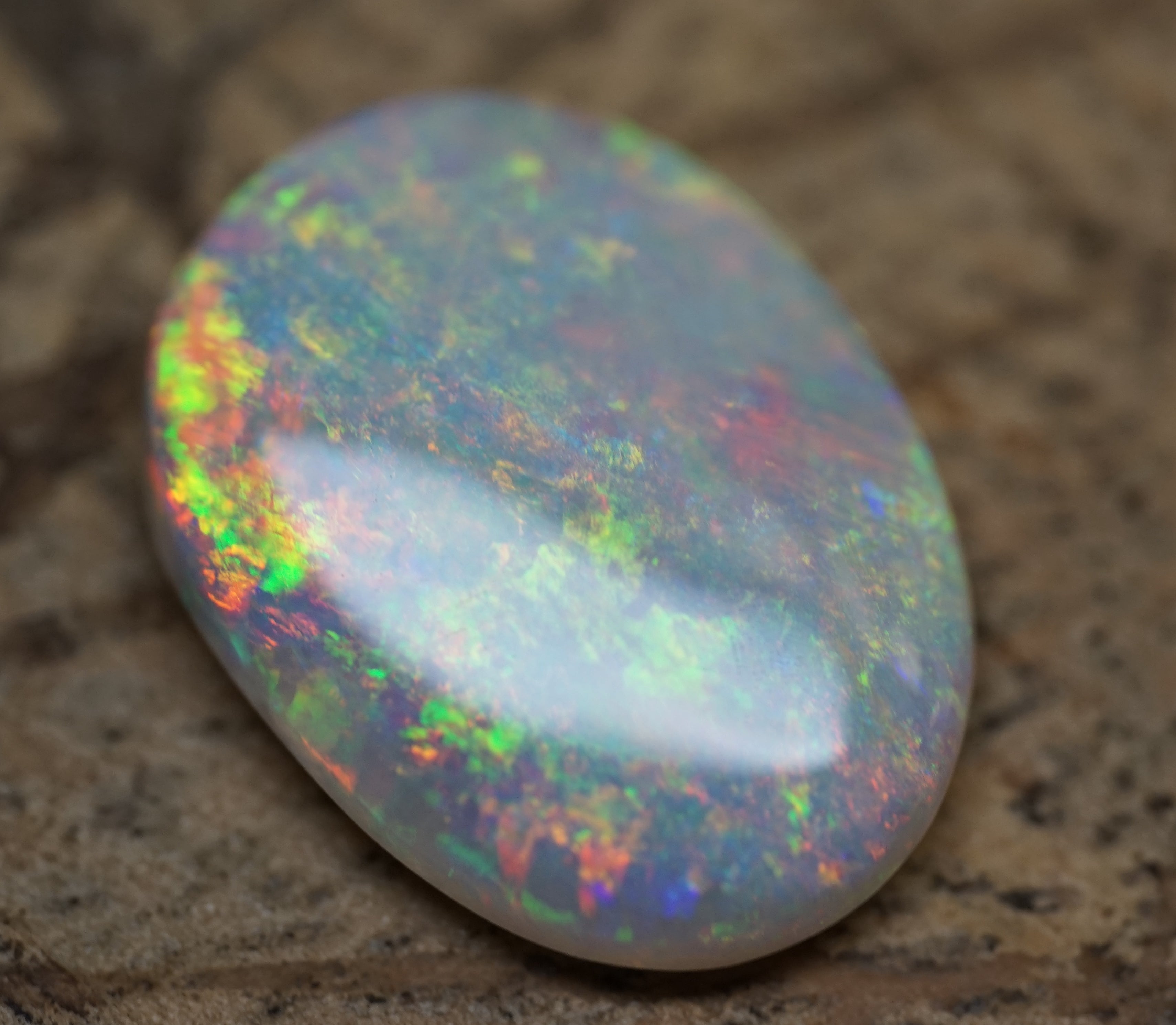 Bright Golden Oval with Red Hues - 5.4 Carats. 0010