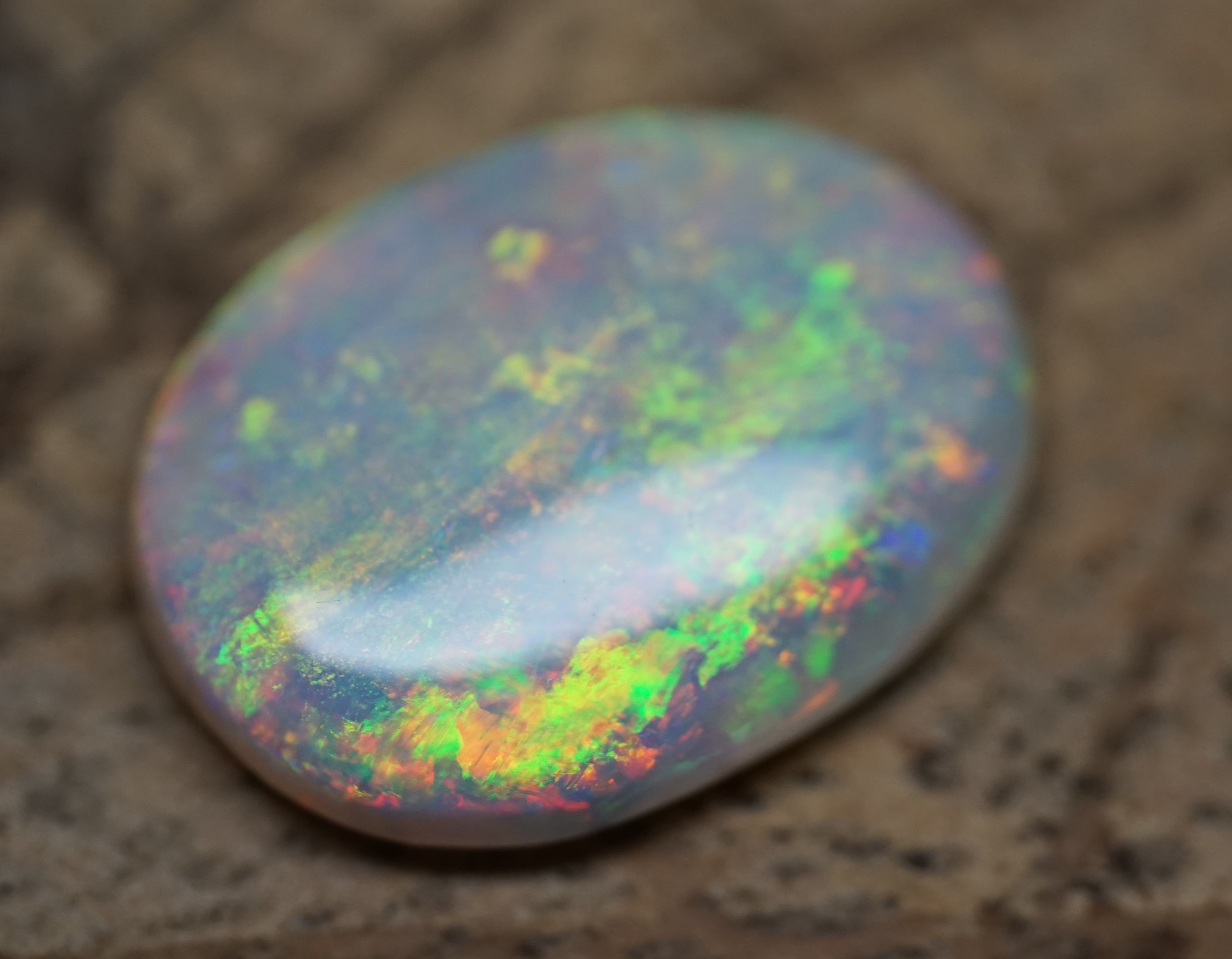 Bright Golden Oval with Red Hues - 5.4 Carats. 0010