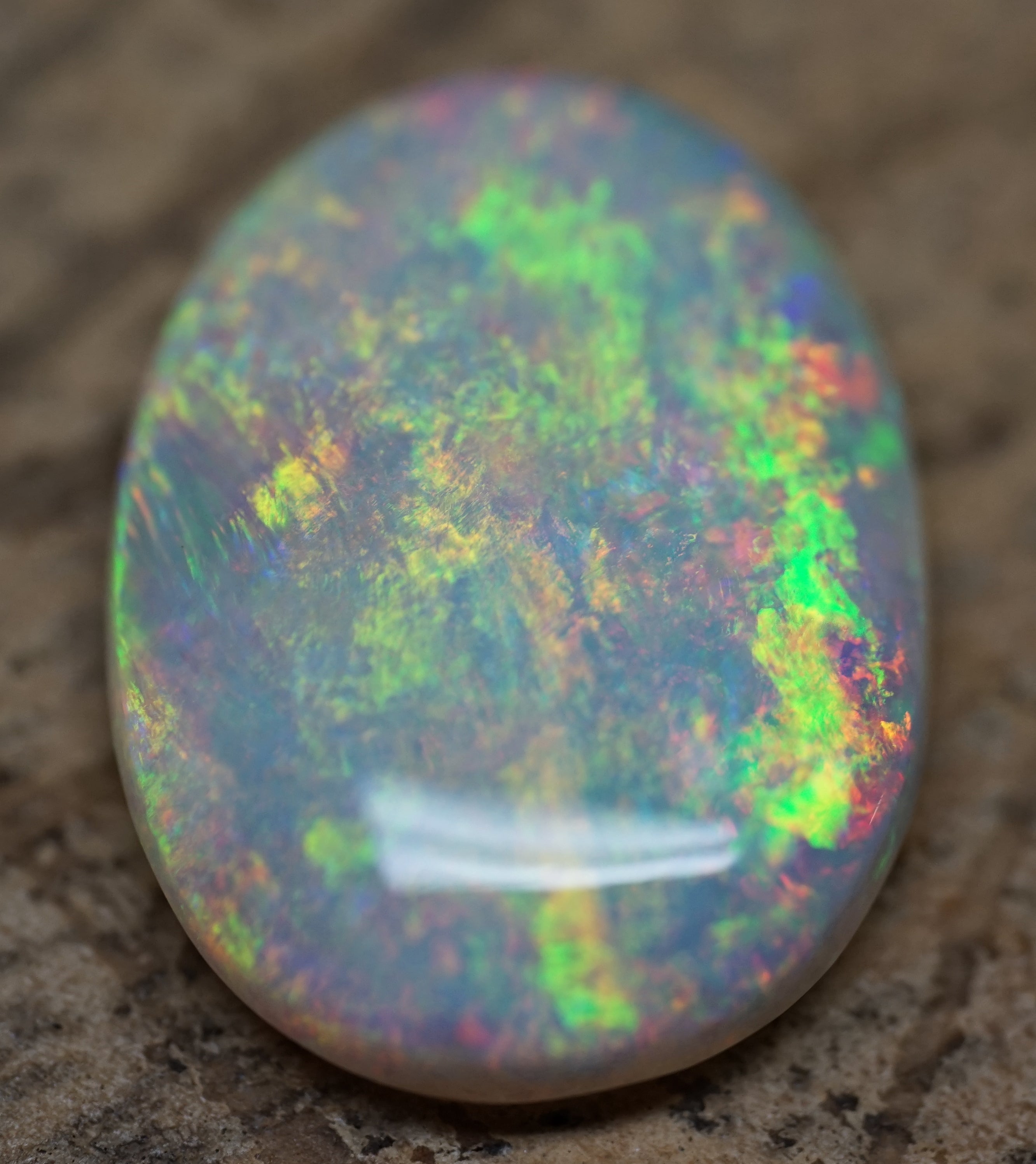 Bright Golden Oval with Red Hues - 5.4 Carats. 0010
