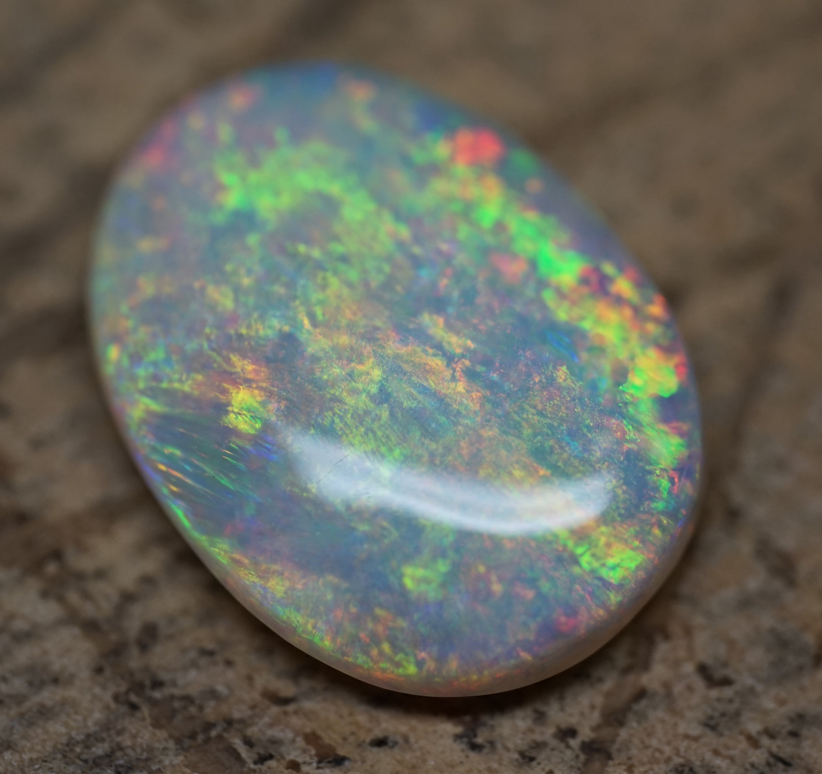 Bright Golden Oval with Red Hues - 5.4 Carats. 0010