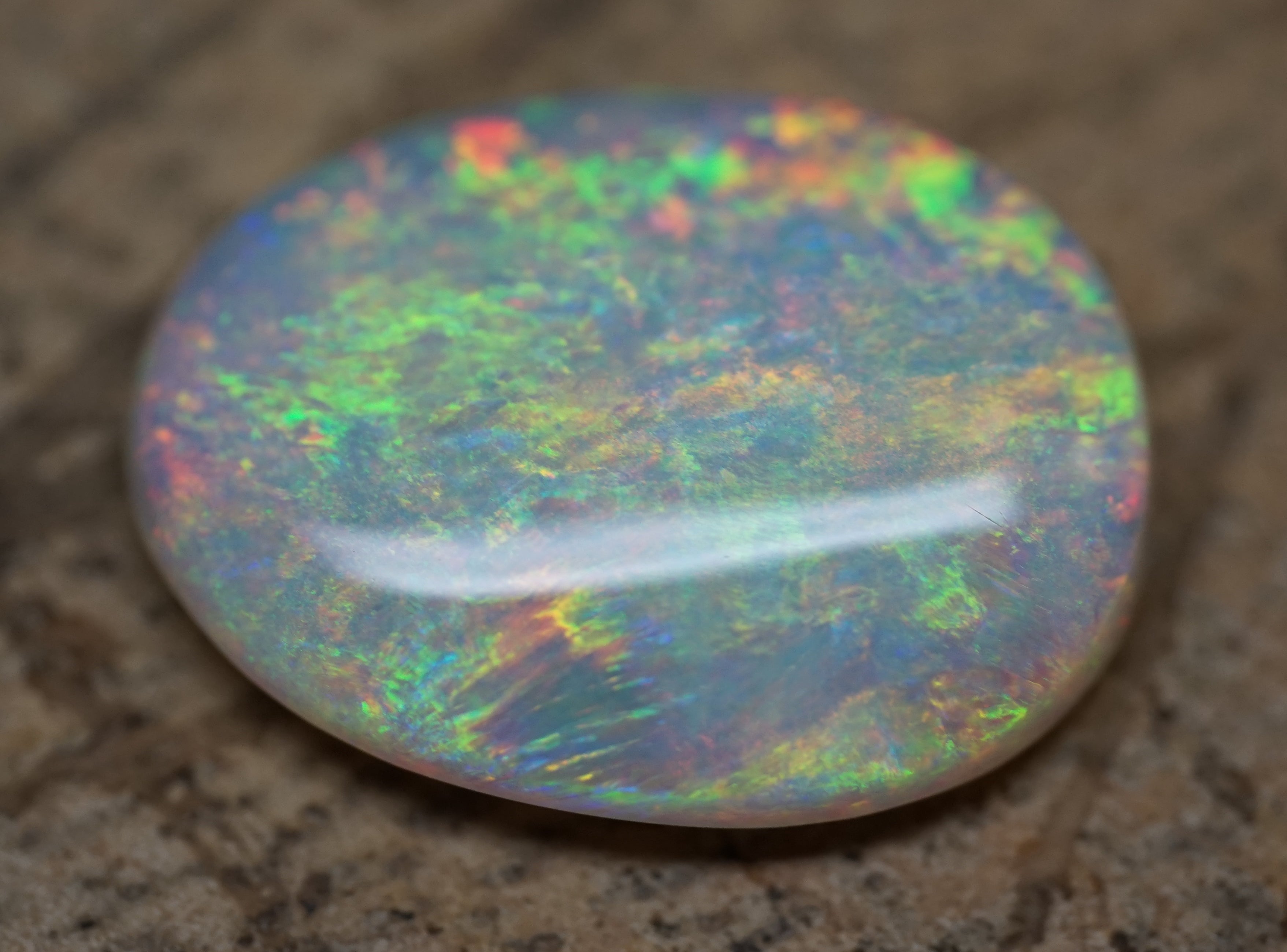 Bright Golden Oval with Red Hues - 5.4 Carats. 0010