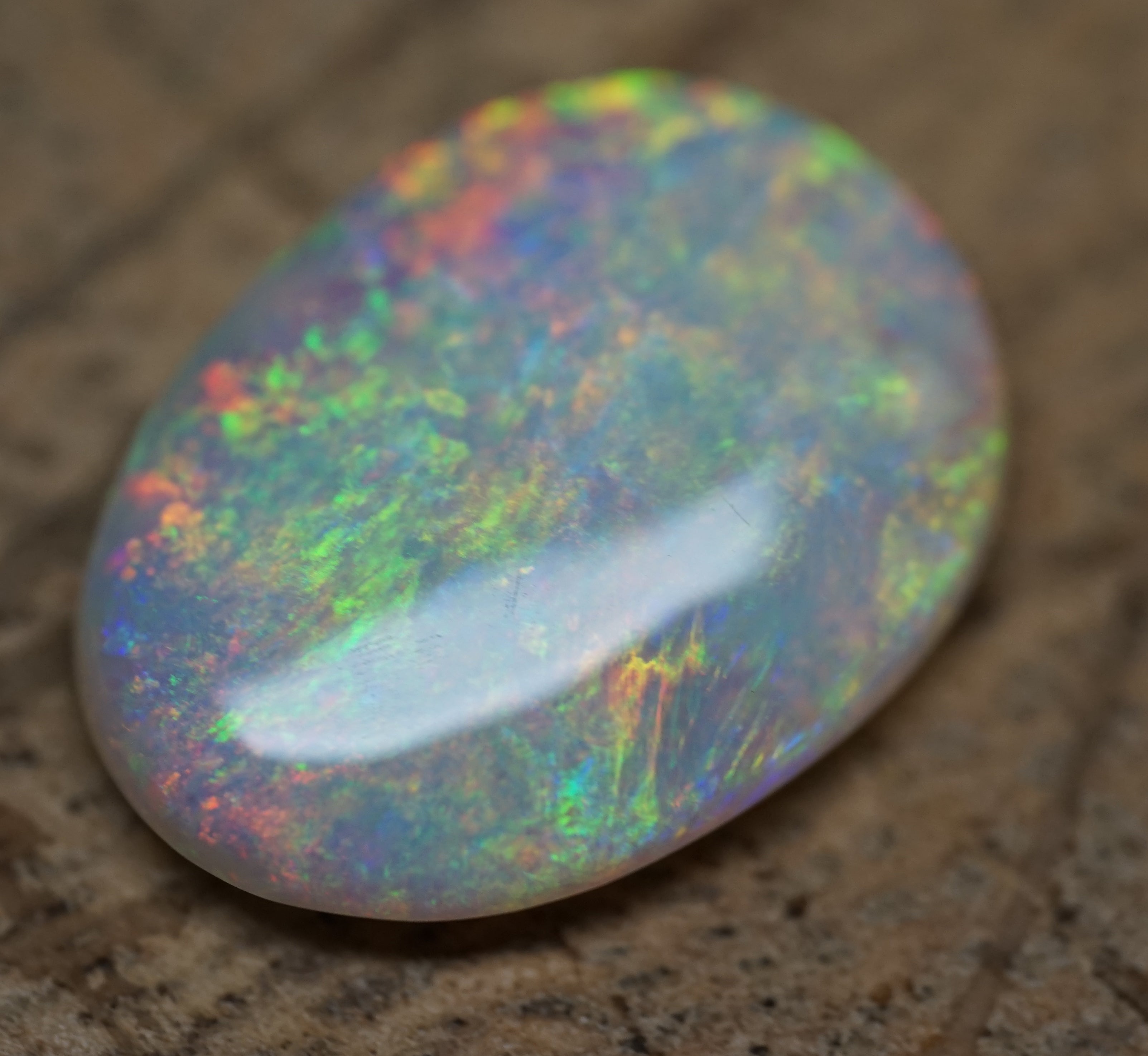 Bright Golden Oval with Red Hues - 5.4 Carats. 0010