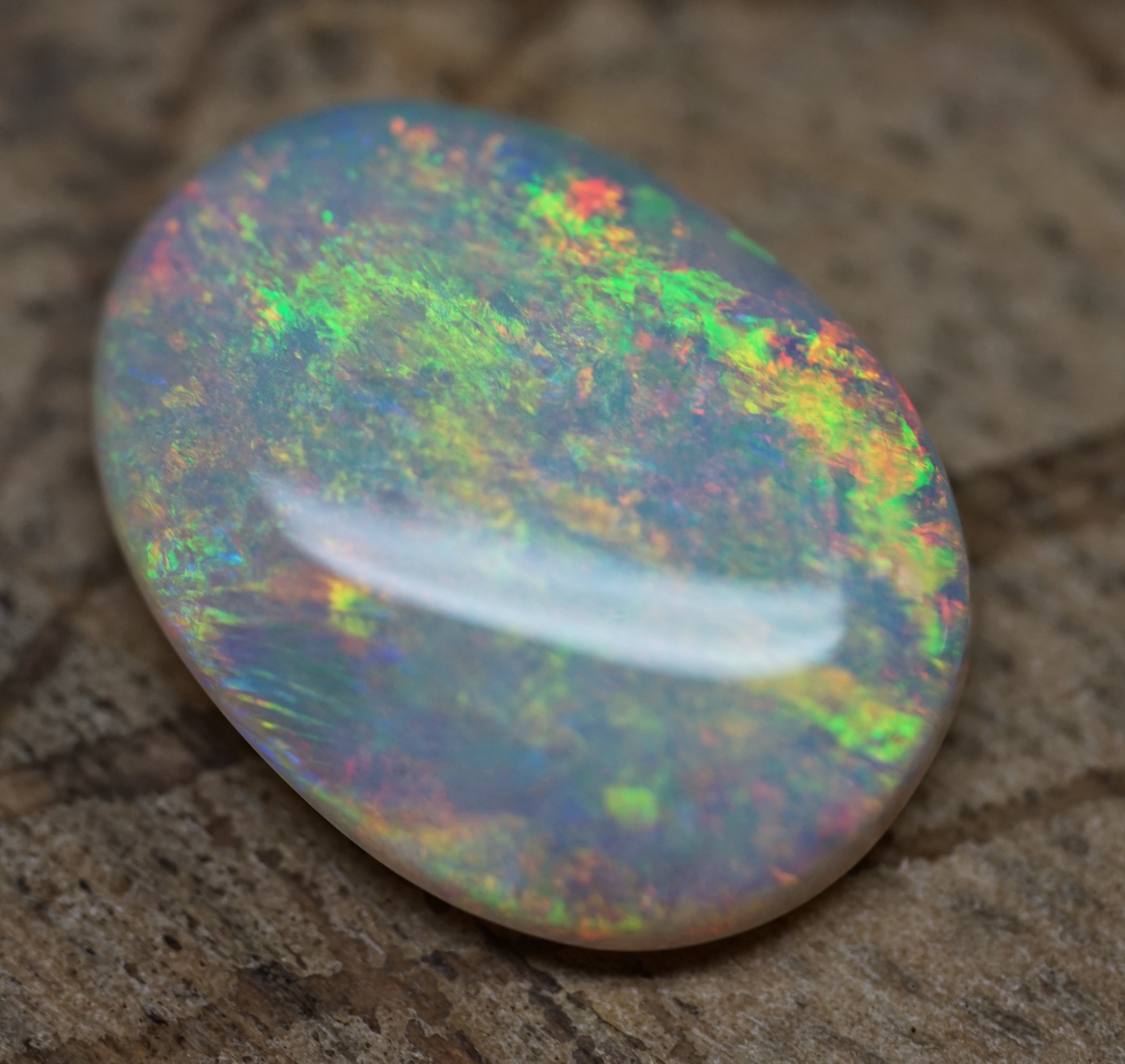 Bright Golden Oval with Red Hues - 5.4 Carats. 0010