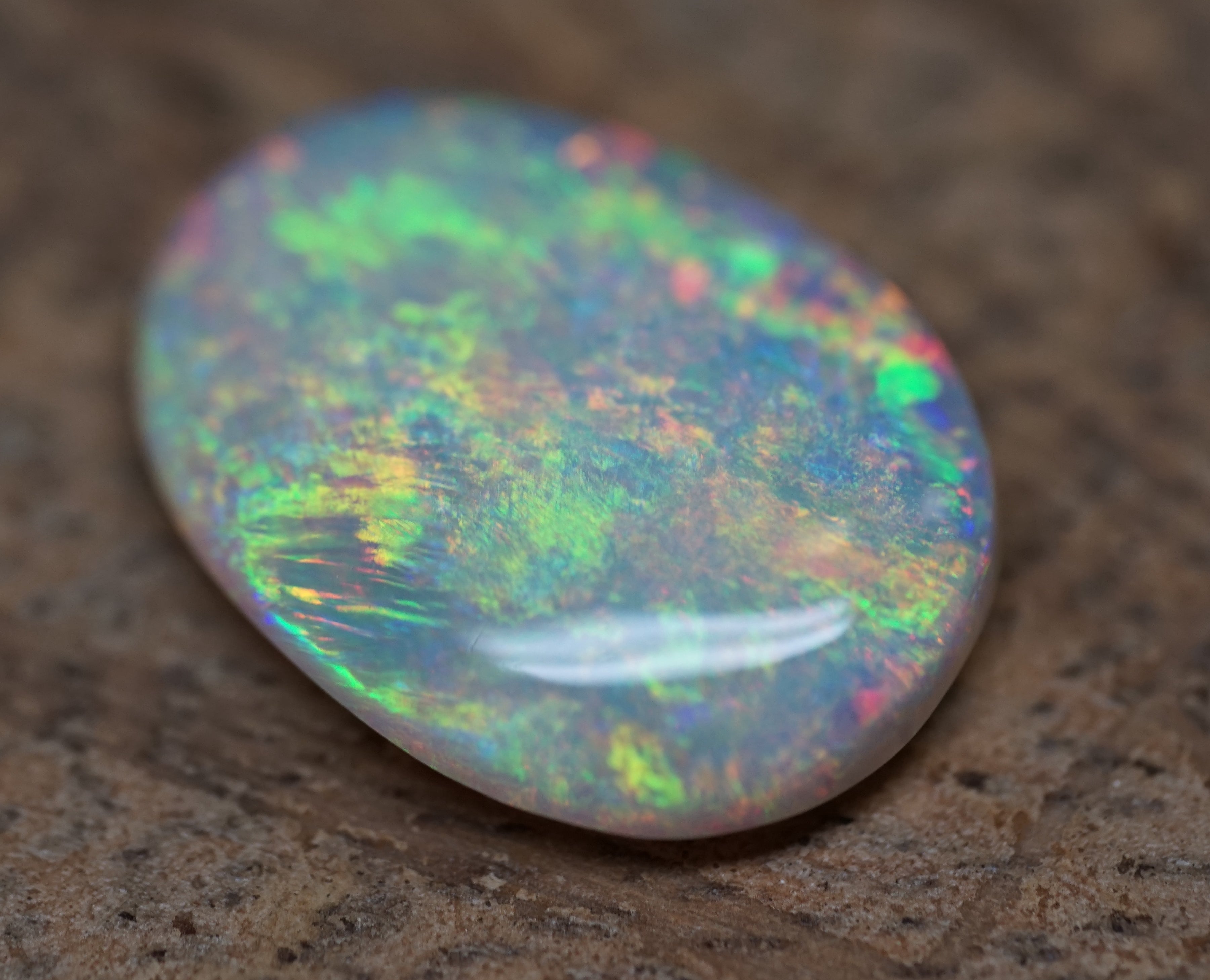 Bright Golden Oval with Red Hues - 5.4 Carats. 0010