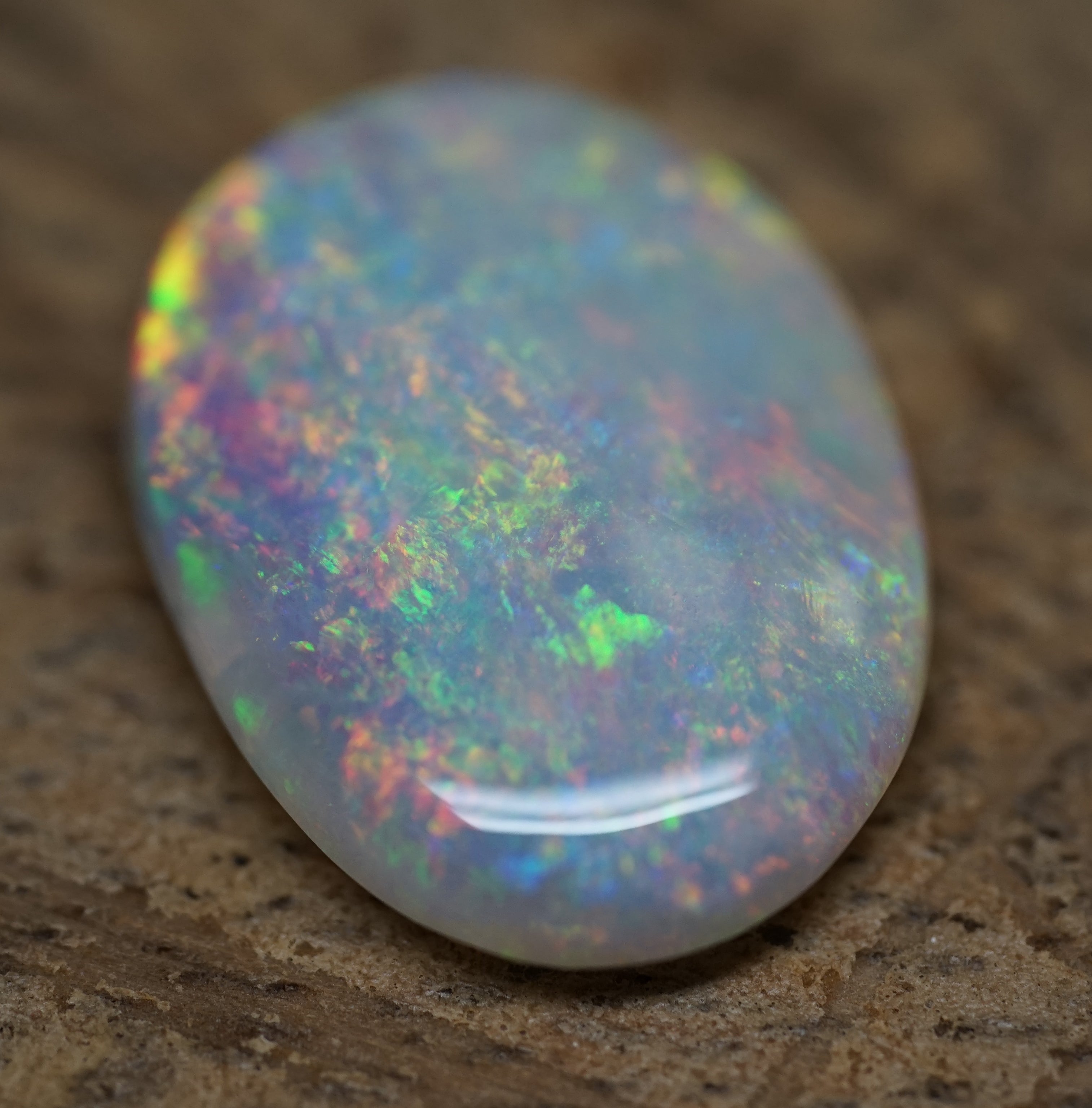 Bright Golden Oval with Red Hues - 5.4 Carats. 0010
