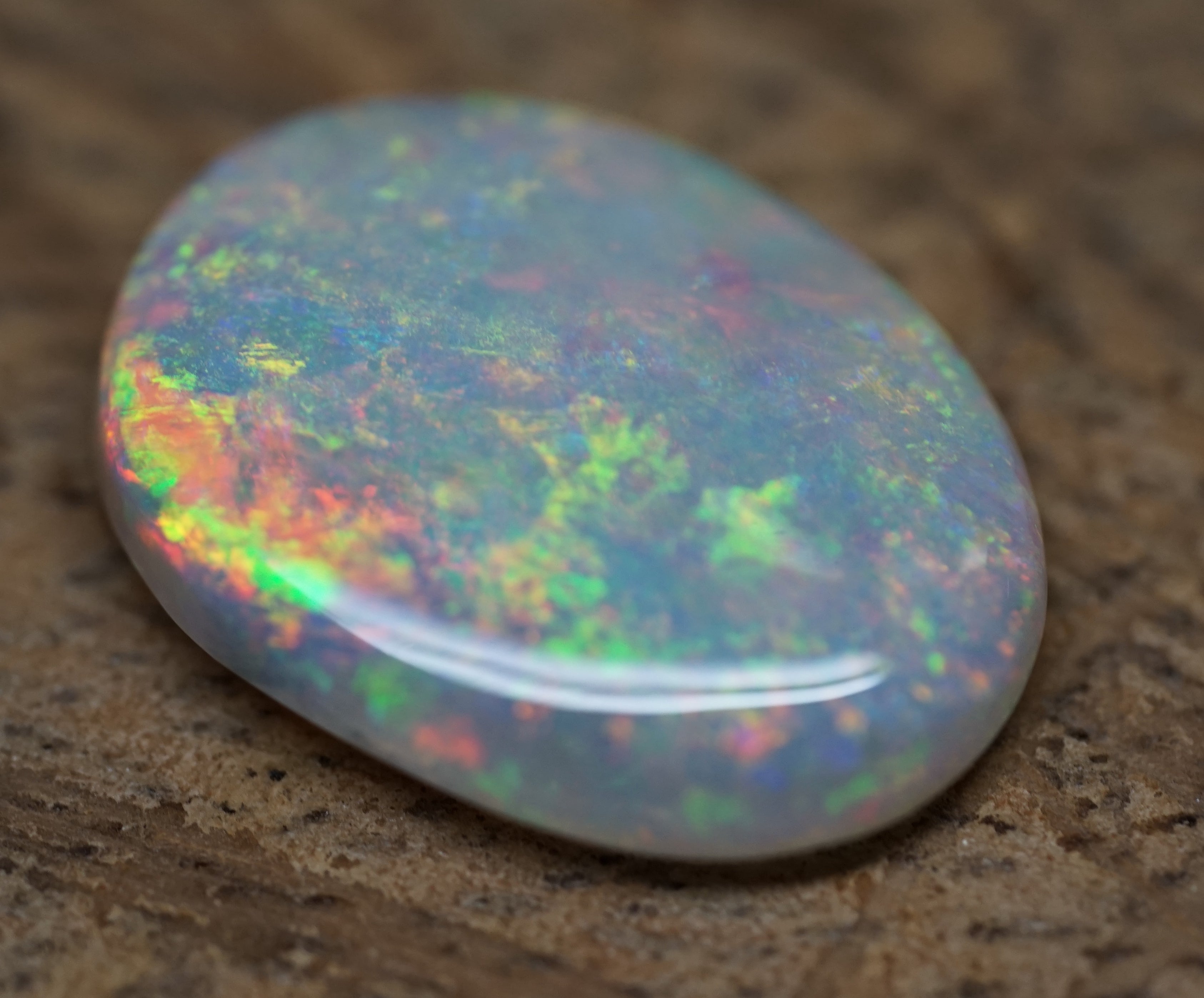 Bright Golden Oval with Red Hues - 5.4 Carats. 0010