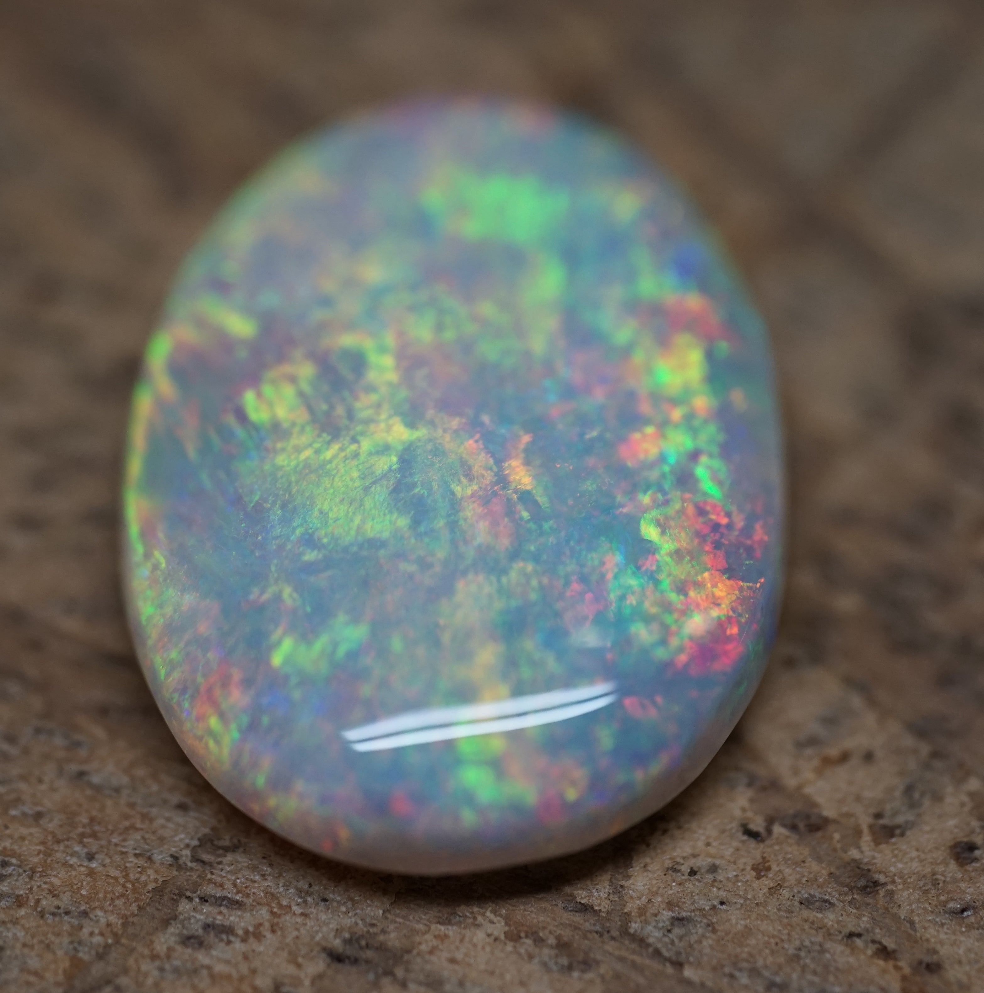 Bright Golden Oval with Red Hues - 5.4 Carats. 0010