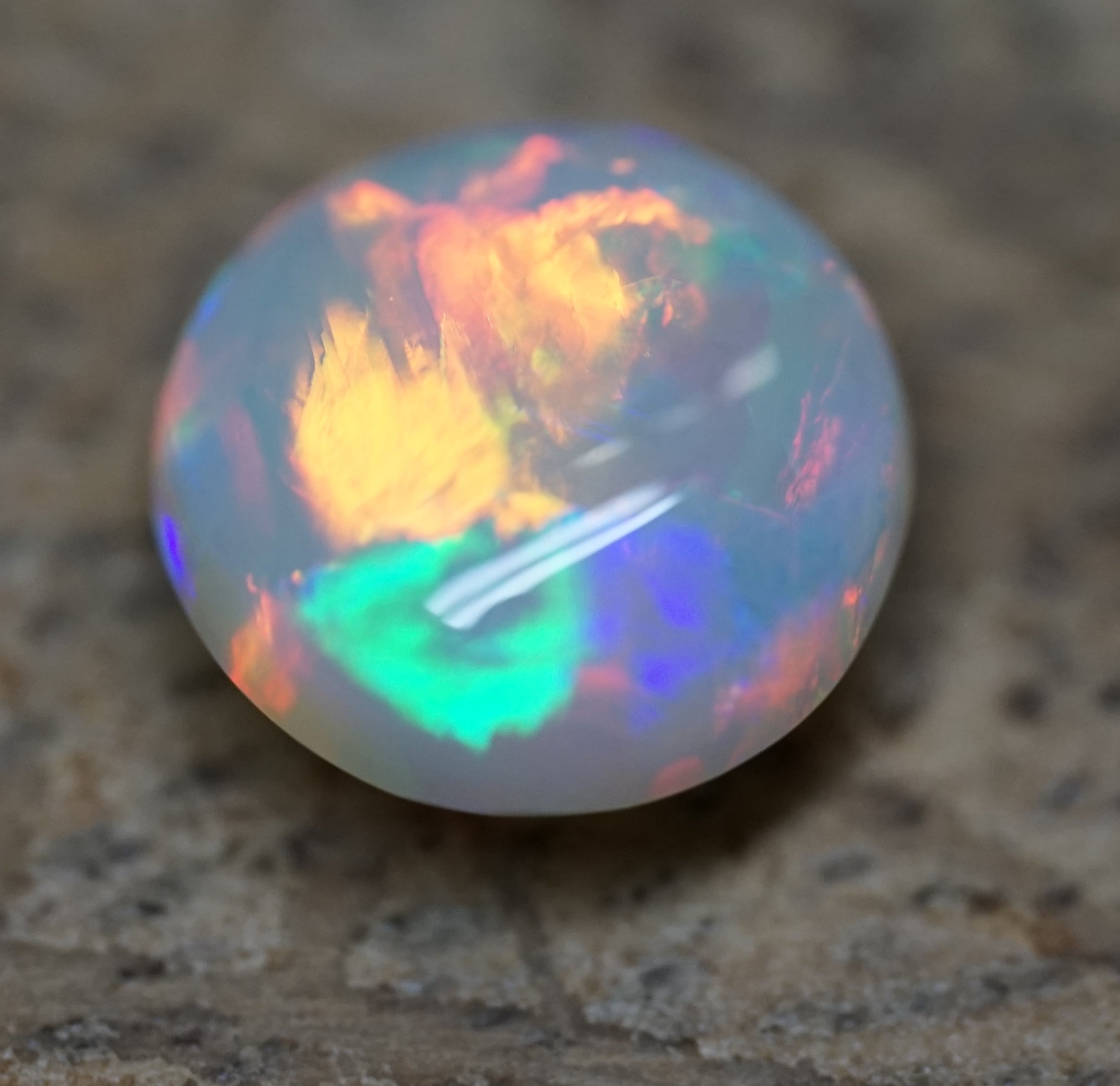 Coober Pedy High Dome Ringstone - 2.2 Carats. 0021