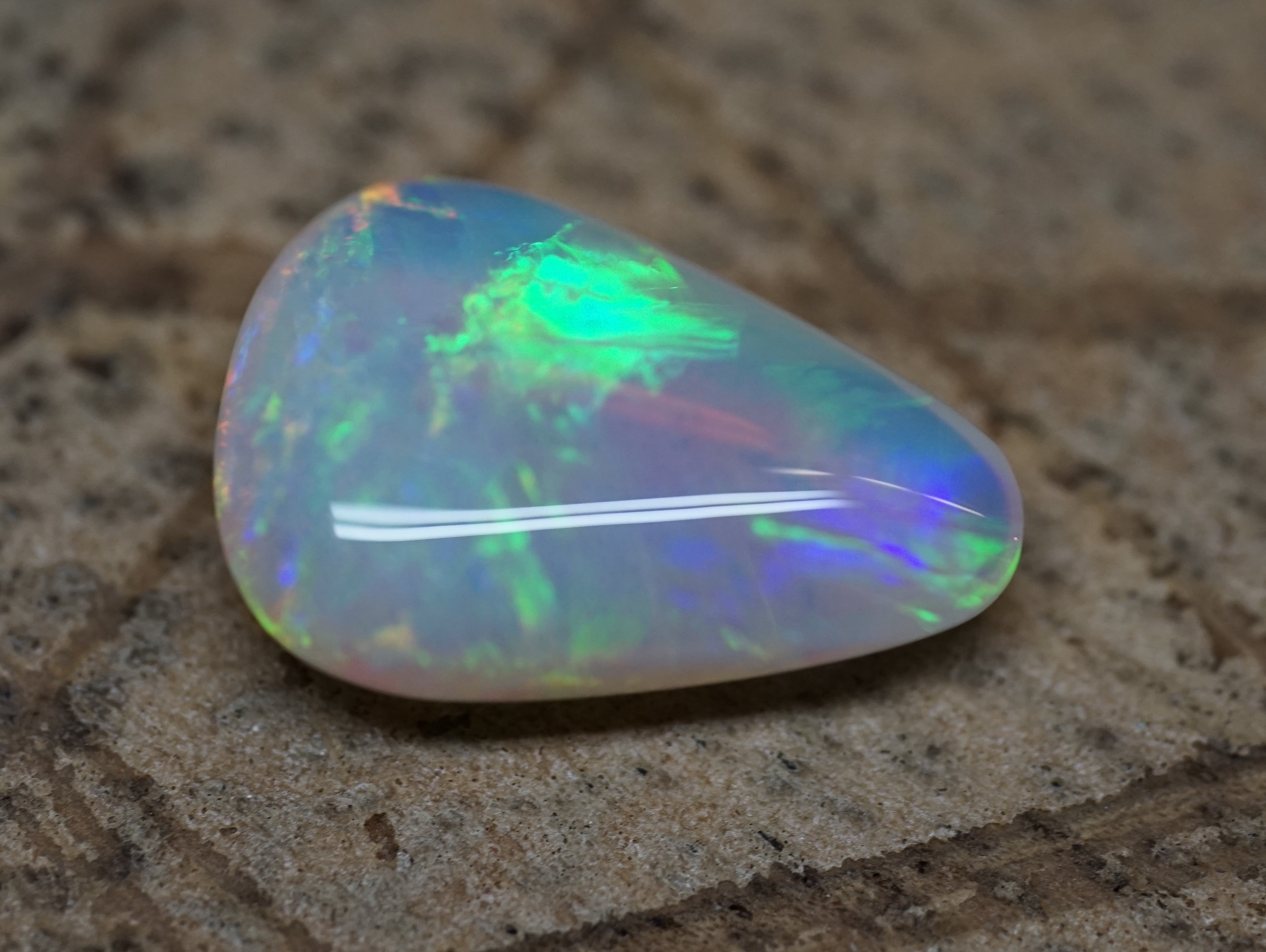 Coober Pedy Broadflash Crystal - 2 Carats. 0017
