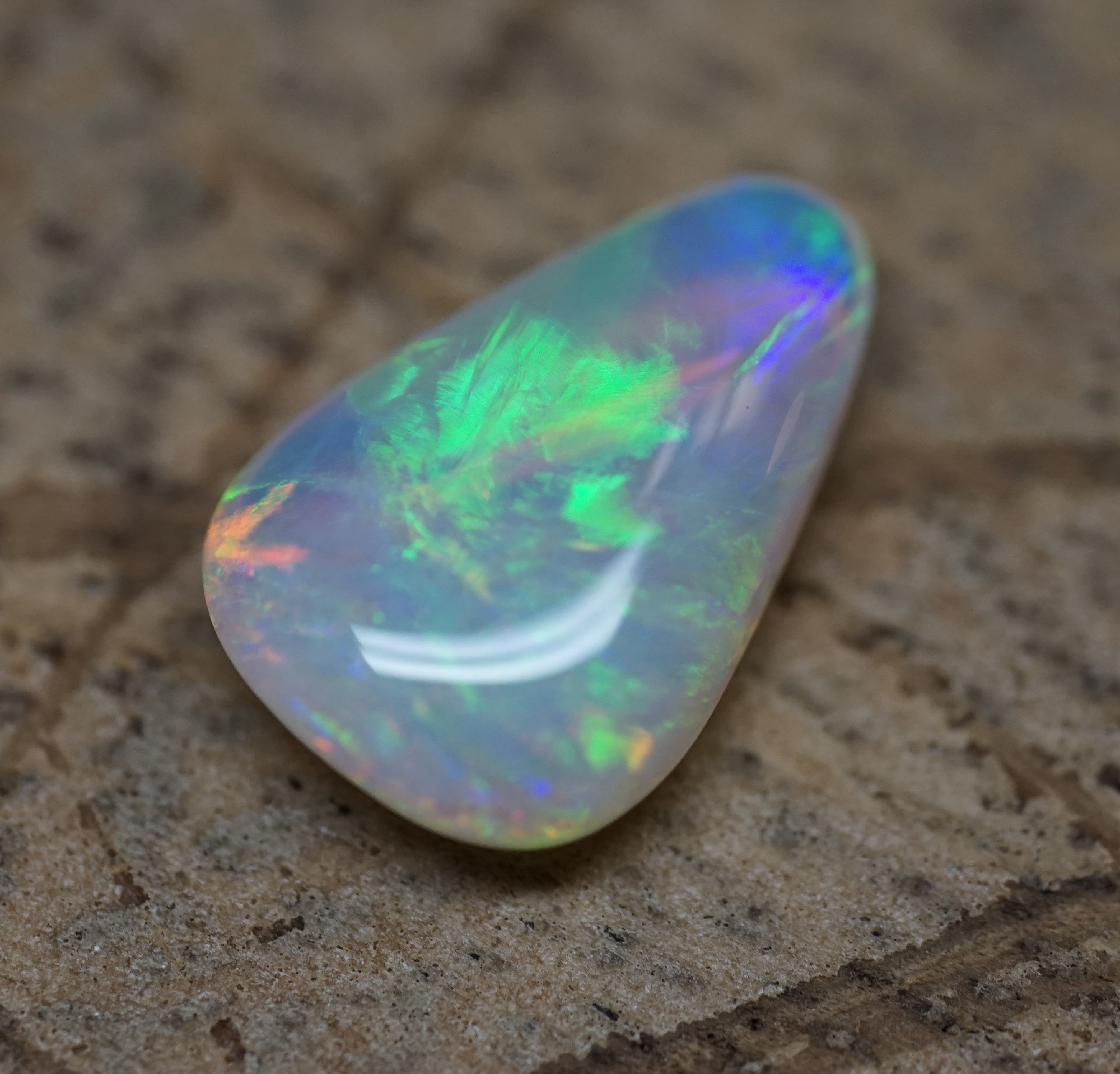 Coober Pedy Broadflash Crystal - 2 Carats. 0017