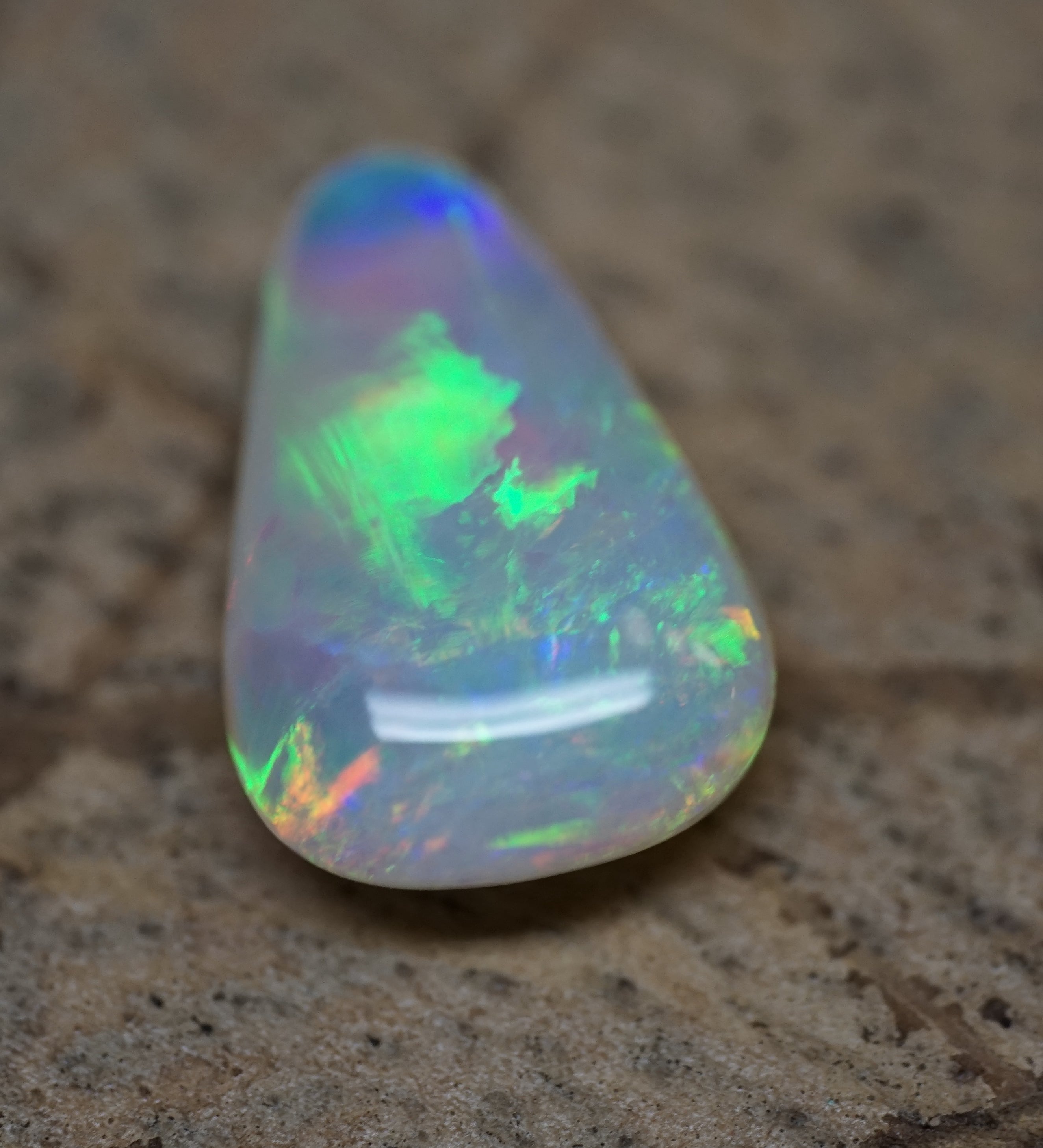 Coober Pedy Broadflash Crystal - 2 Carats. 0017